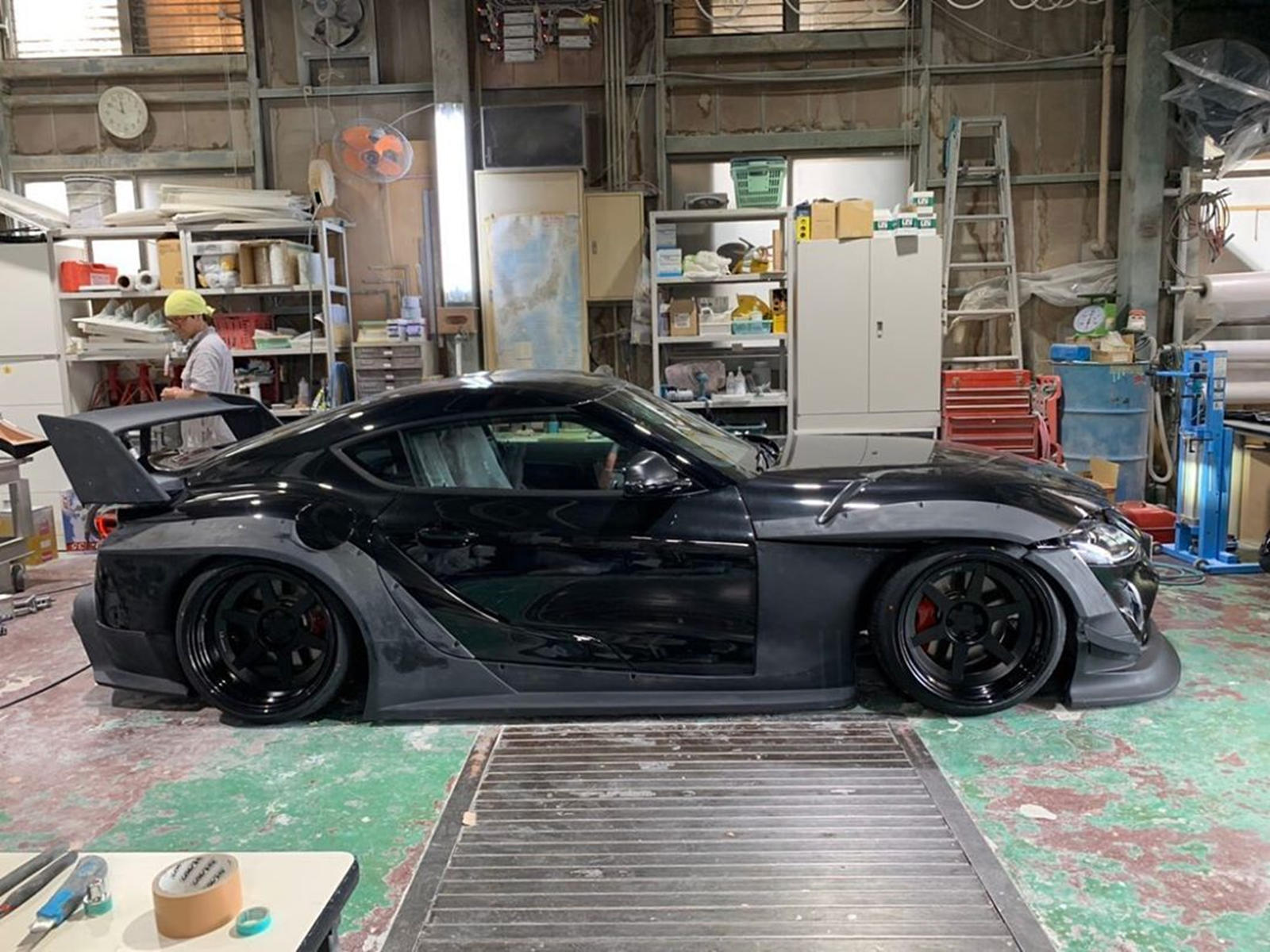 Toyota Supra - kontrowersyjny stance tuning. Musi byÄ nisko i absolutnie szeroko!