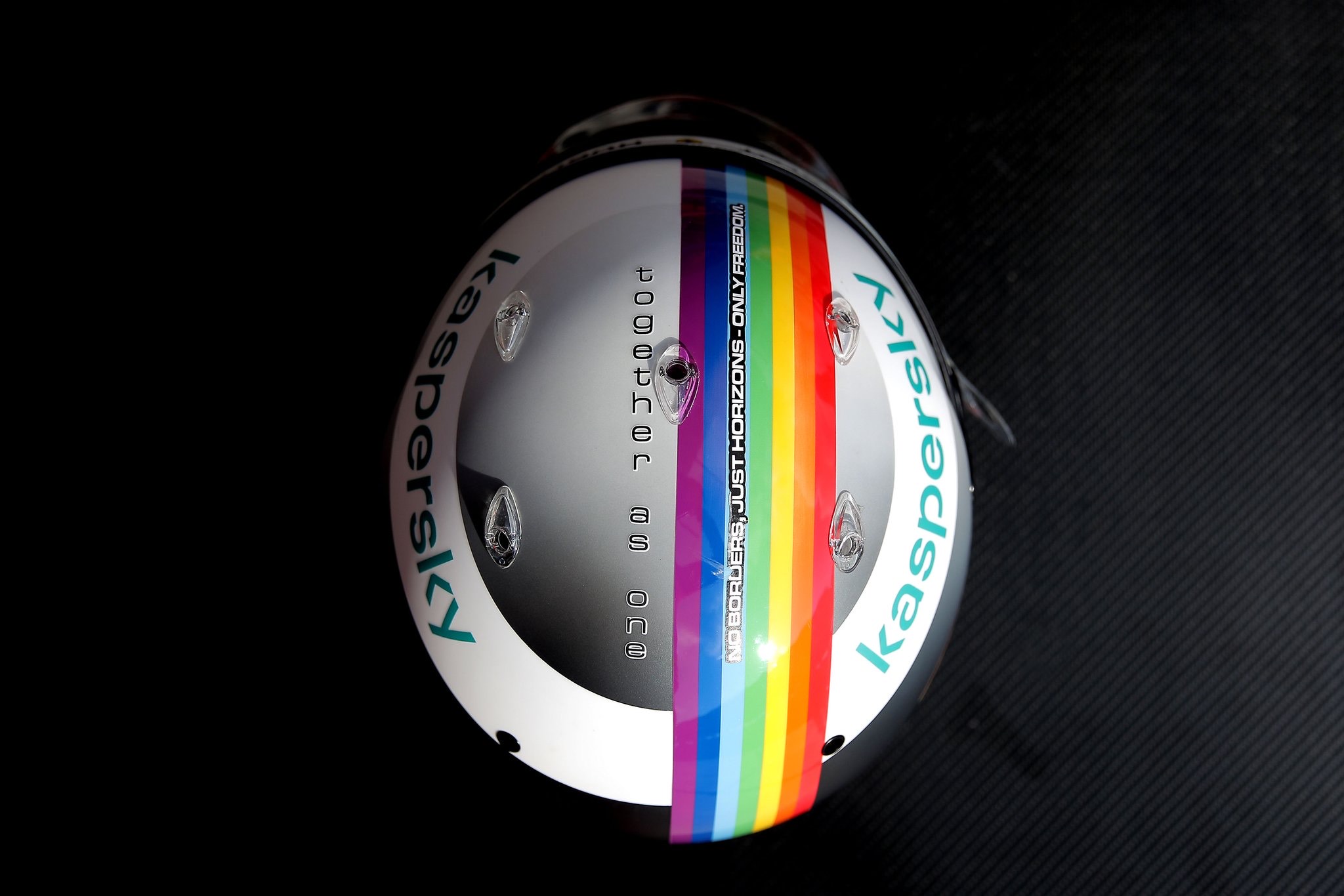 Kask Sebastiana Vettela z wyjÄtkowym przesÅaniem na GP Turcji
