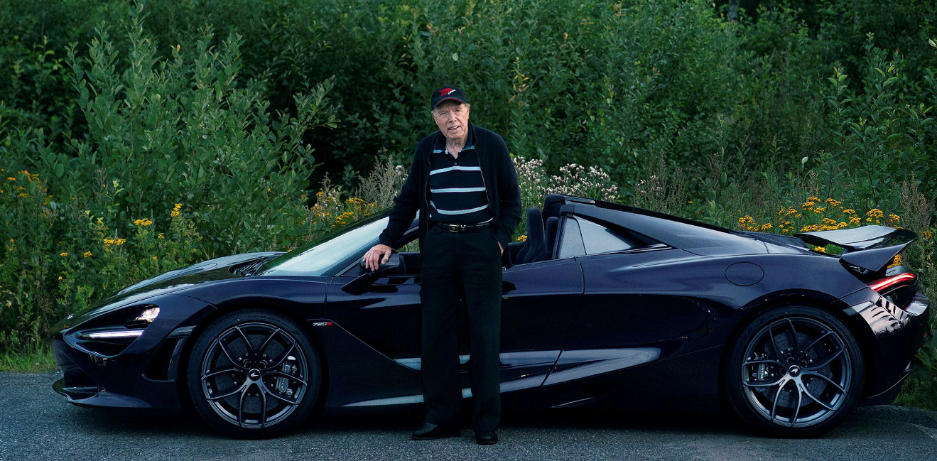 Ma 78 lat i wcale nie wybiera aut dla seniorÃ³w. W jego garaÅ¼u znajdziecie McLarena 720S oraz Forda GT40