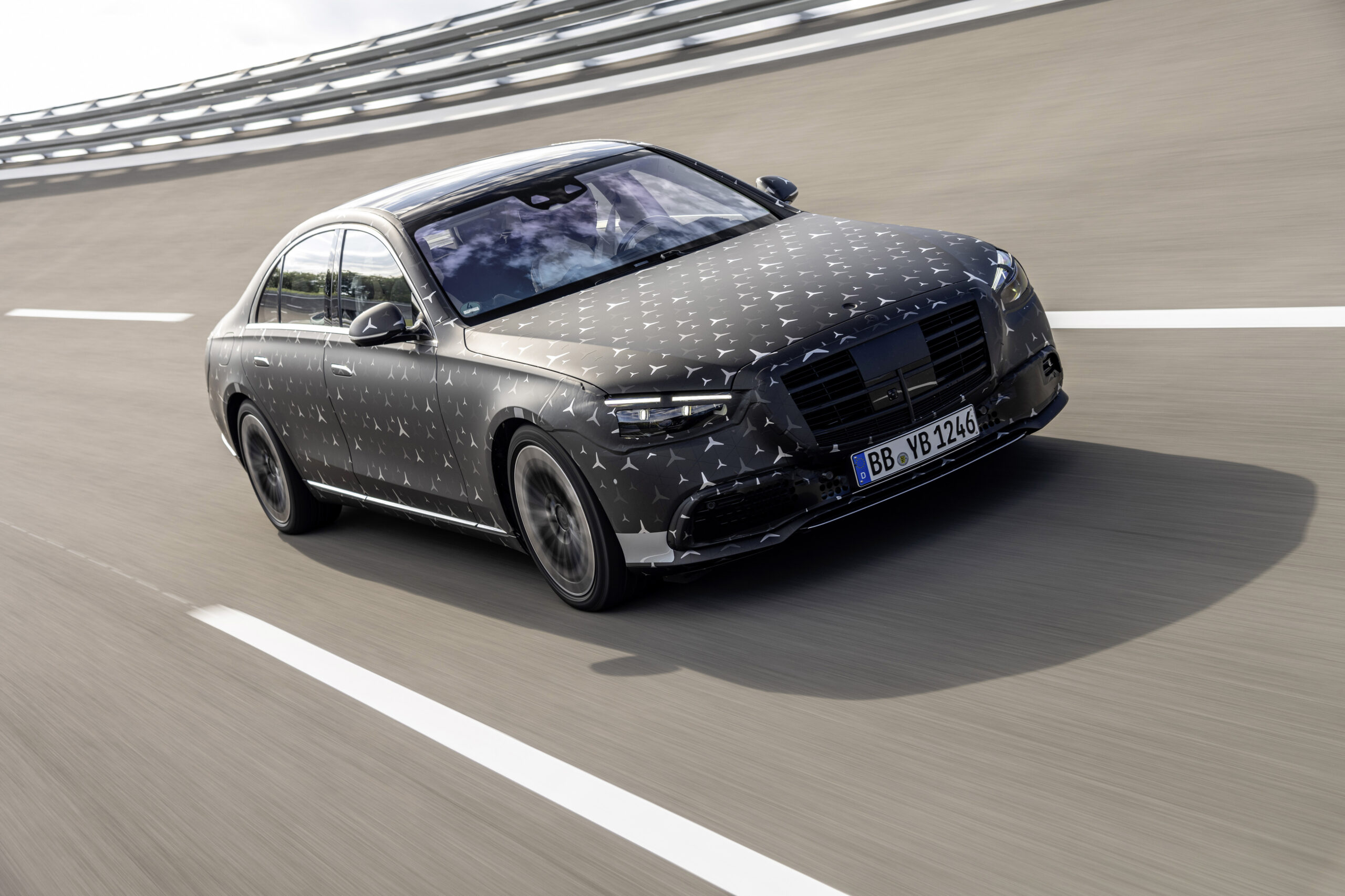 Nowy Mercedes-Benz Klasy S. PrzeglÄd najwaÅ¼niejszych cyfrowych systemÃ³w bezpieczeÅstwa