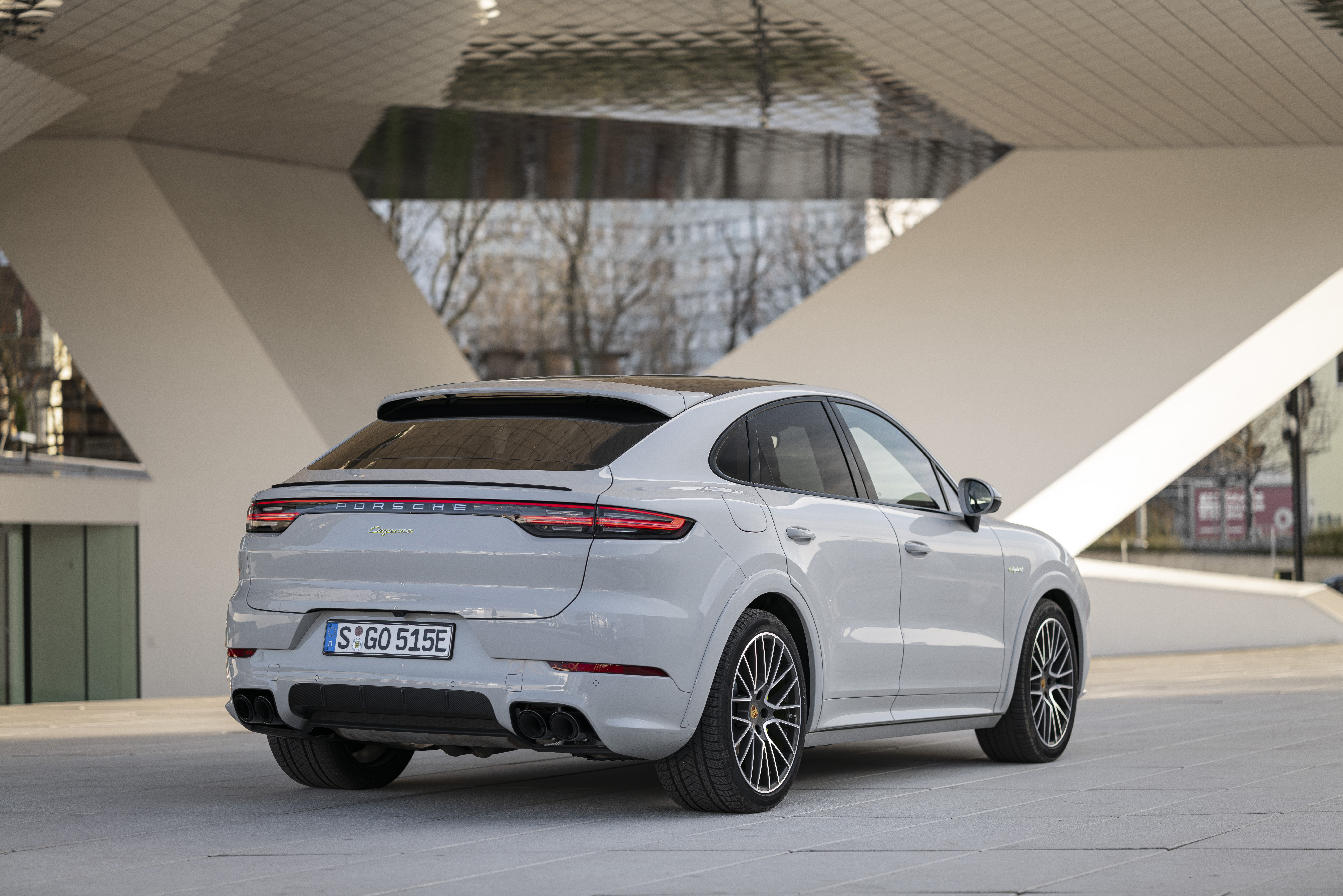 Porsche Cayenne E-Hybrid: producent zwiÄkszyÅ zasiÄg jazdy âna prÄdzieâ