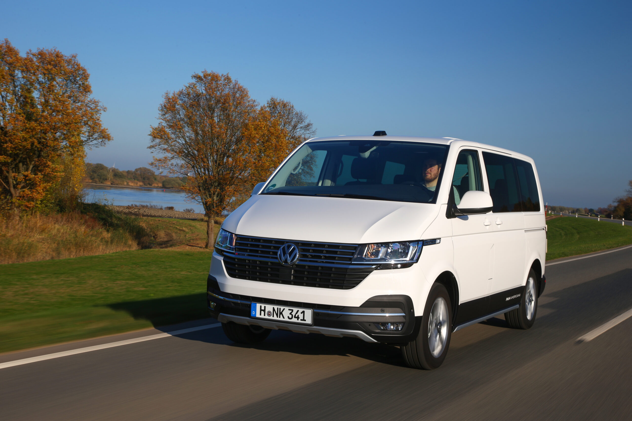 Фольксваген мультивен купить новый. Фольксваген т6.1Мультивен. VW T6.1 Multivan. Фольксваген Мультивен 2020. VW Multivan 6.1.