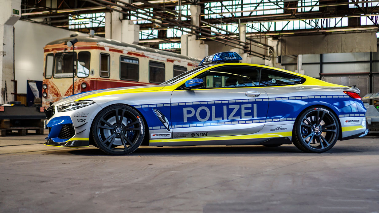 Police BMW M850i xDrive
