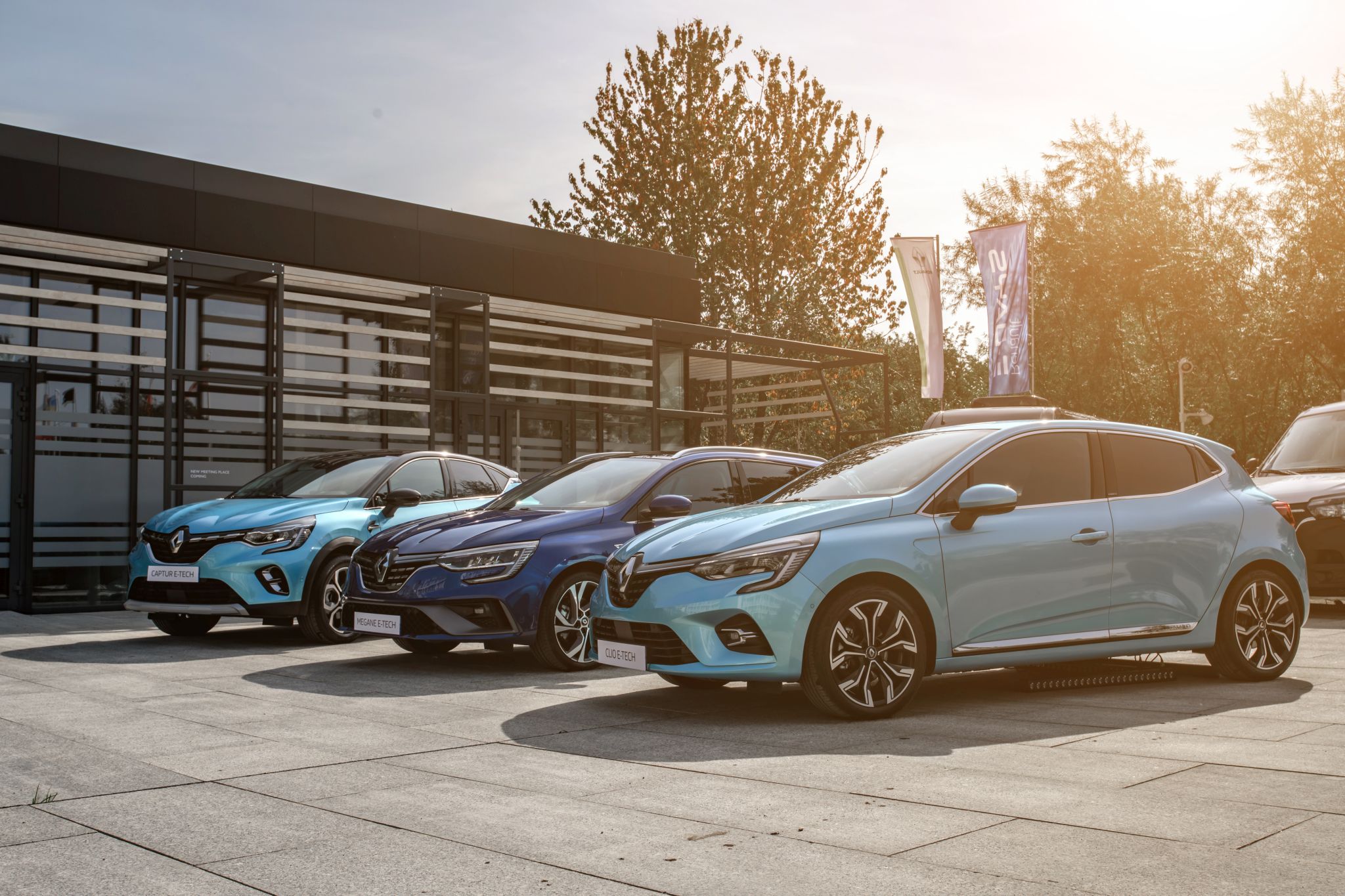 Nowe hybrydowe modele Renault – Clio E-TECH, Captur E-TECH i Megane E-TECH