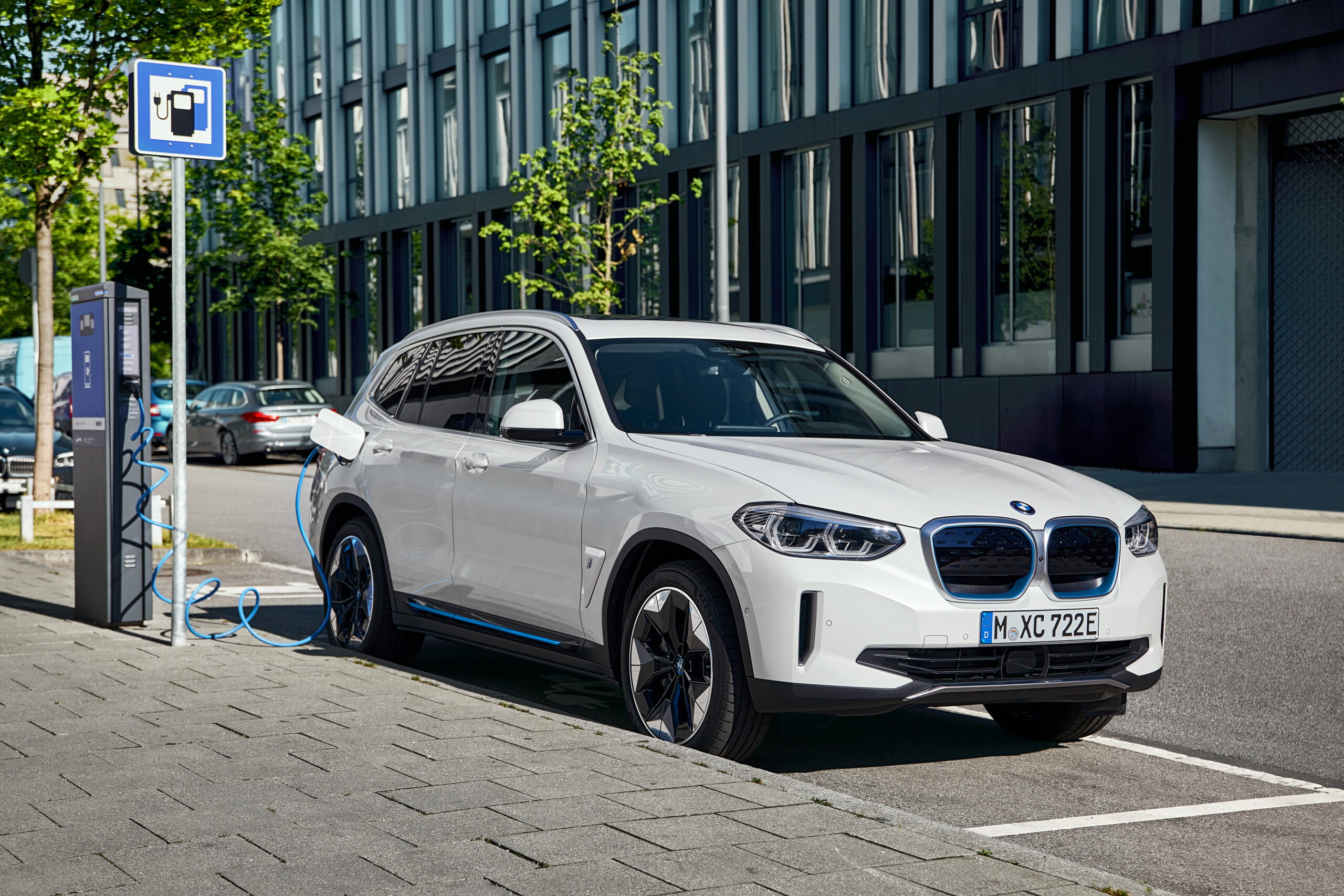 BMW iX3 - pierwszy, elektryczny SUV bawarskiego producenta. Na debiut w Europie zaczekamy do nastÄpnego roku