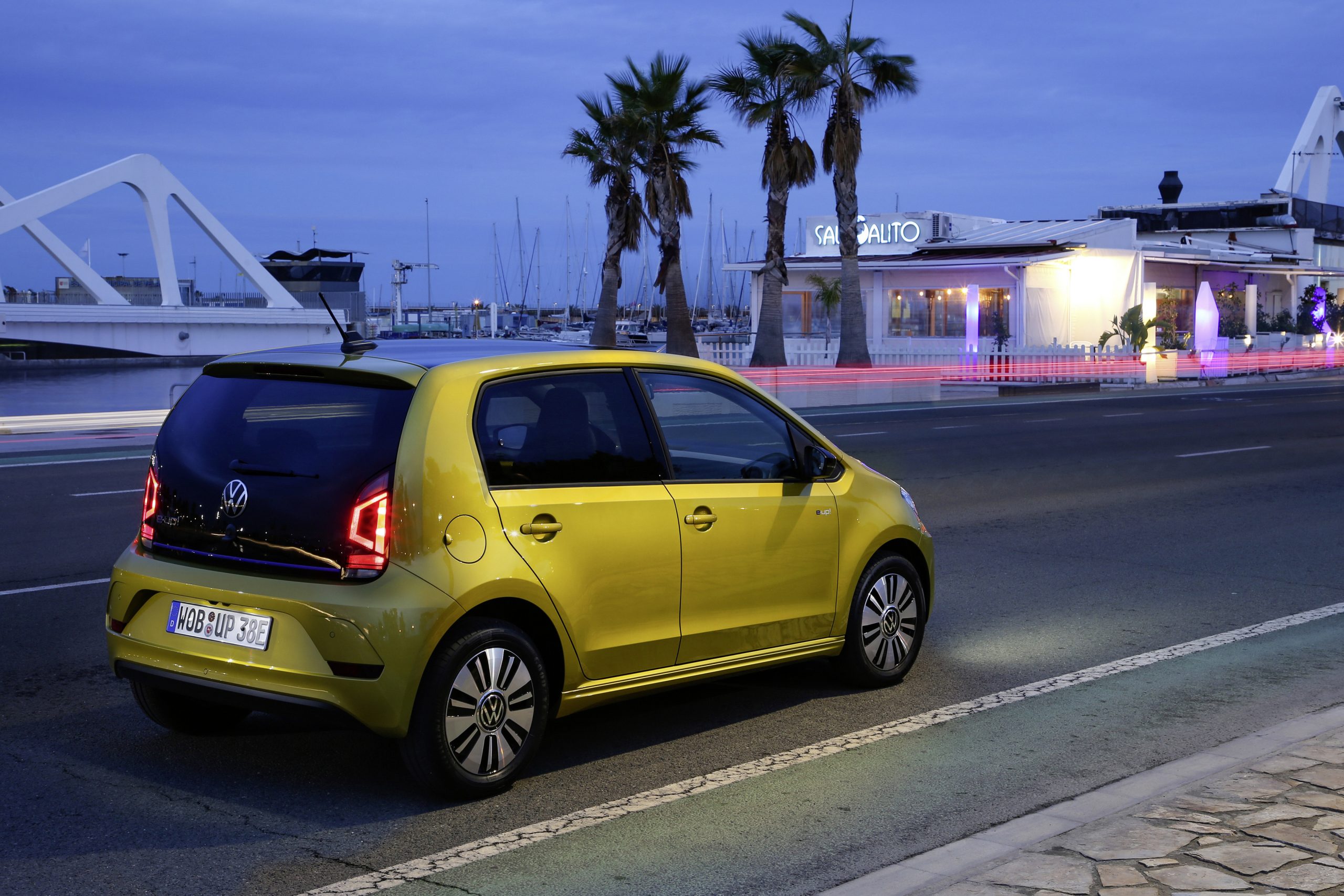 Volkswagen e-up! - elektryczny mieszczuch wraca do gry. ZasiÄg: 260 km