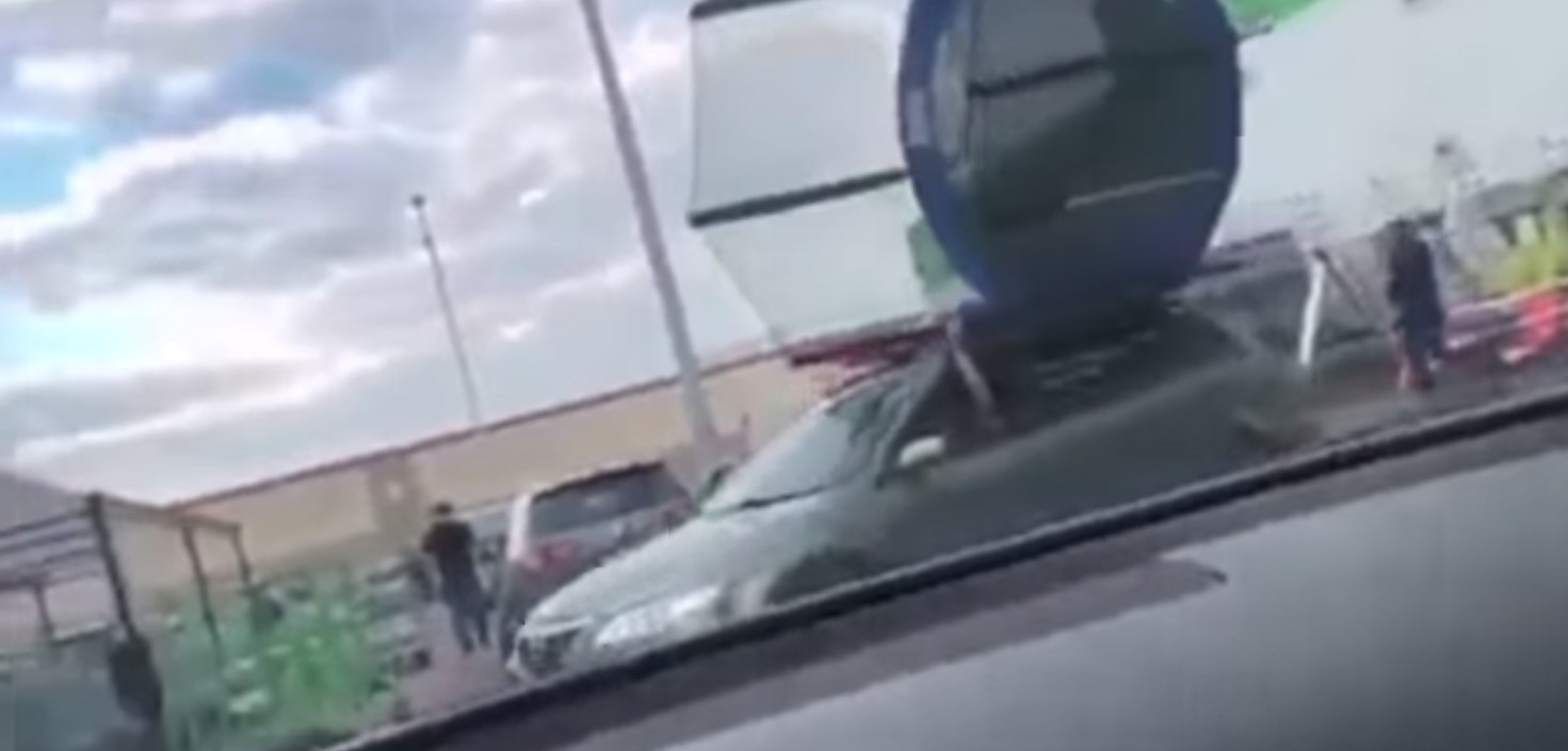 Ten przewÃ³z trampoliny pobija internet. SpodziewaliÅcie siÄ takiego komentarza policji?