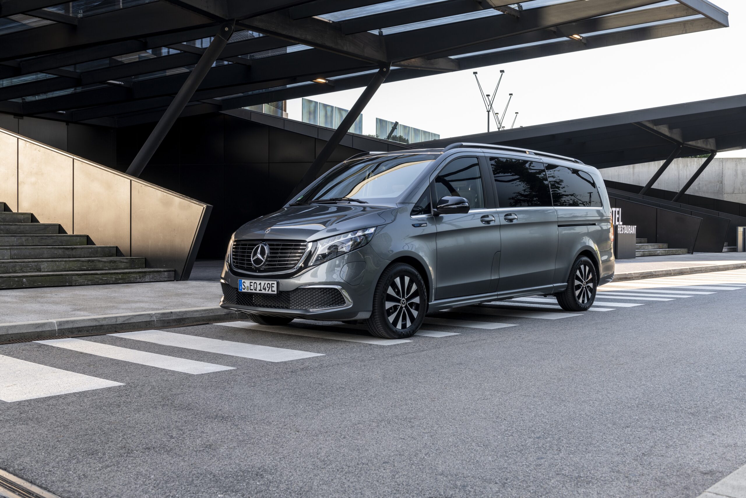 MercedesBenz EQV pierwszy elektryczny minivan z