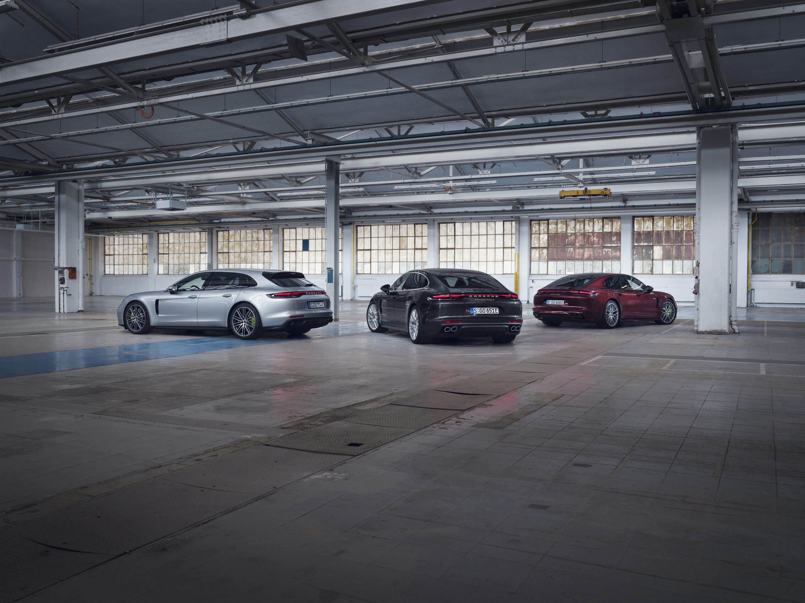 Porsche Panamera - hybrydowe trio o mocy nawet do 700 KM. Znamy ceny w Polsce!