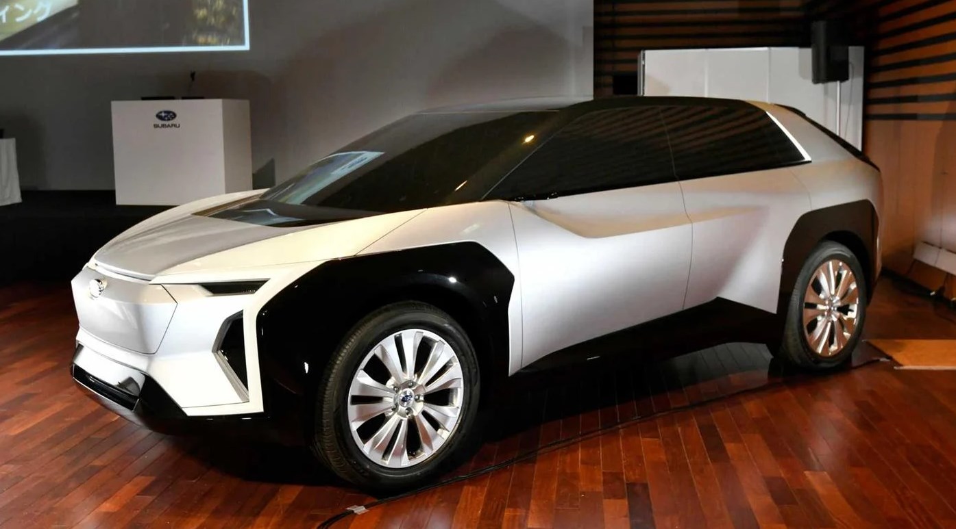 Subaru Evoltis - wÅaÅnie tak moÅ¼e wyglÄdaÄ. Debiut elektrycznego crossovera w 2022 roku?