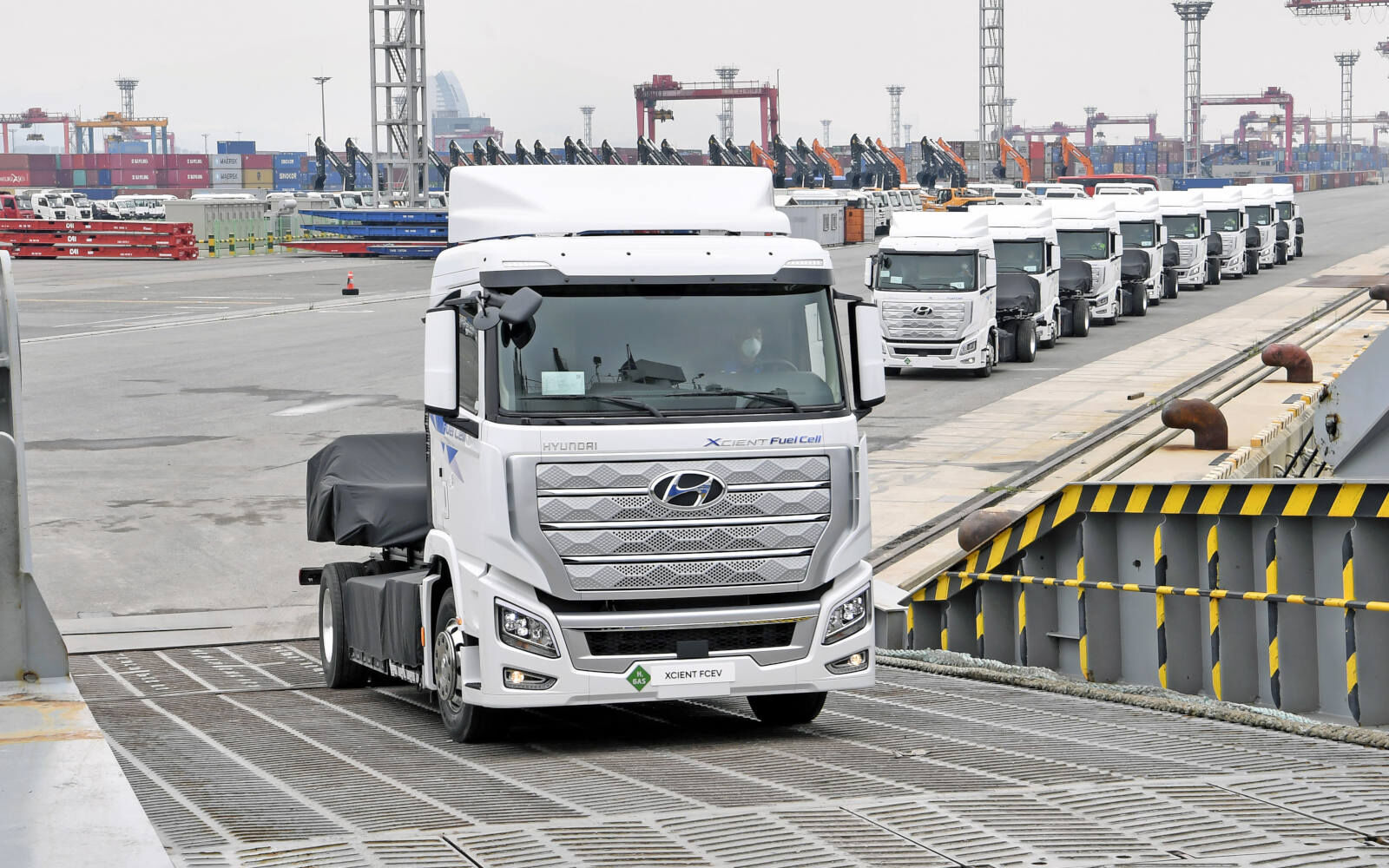 Hyundai Xcient Fuel Cell - pierwsza na Åwiecie ciÄÅ¼arÃ³wka na wodÃ³r