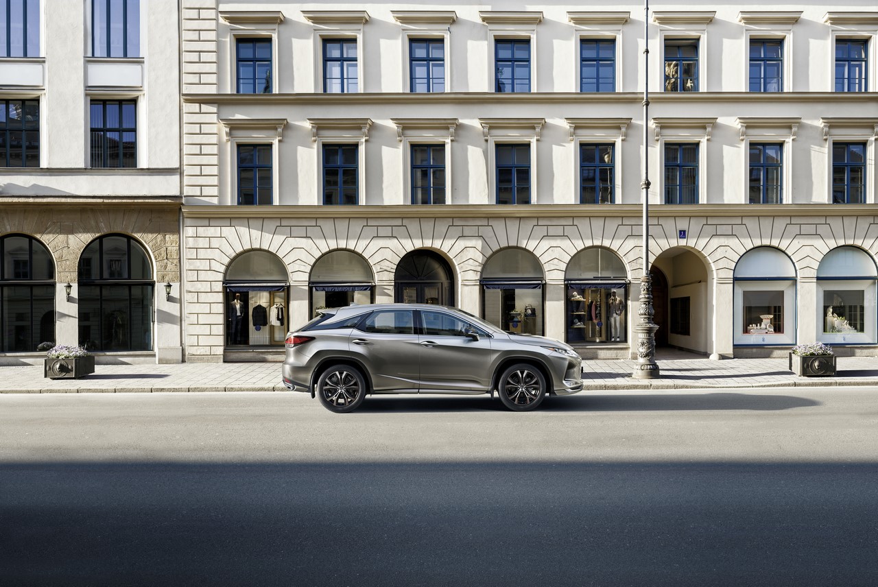 Lexus RX debiutuje w nowej stylowej edycji limitowanej Sport Edition