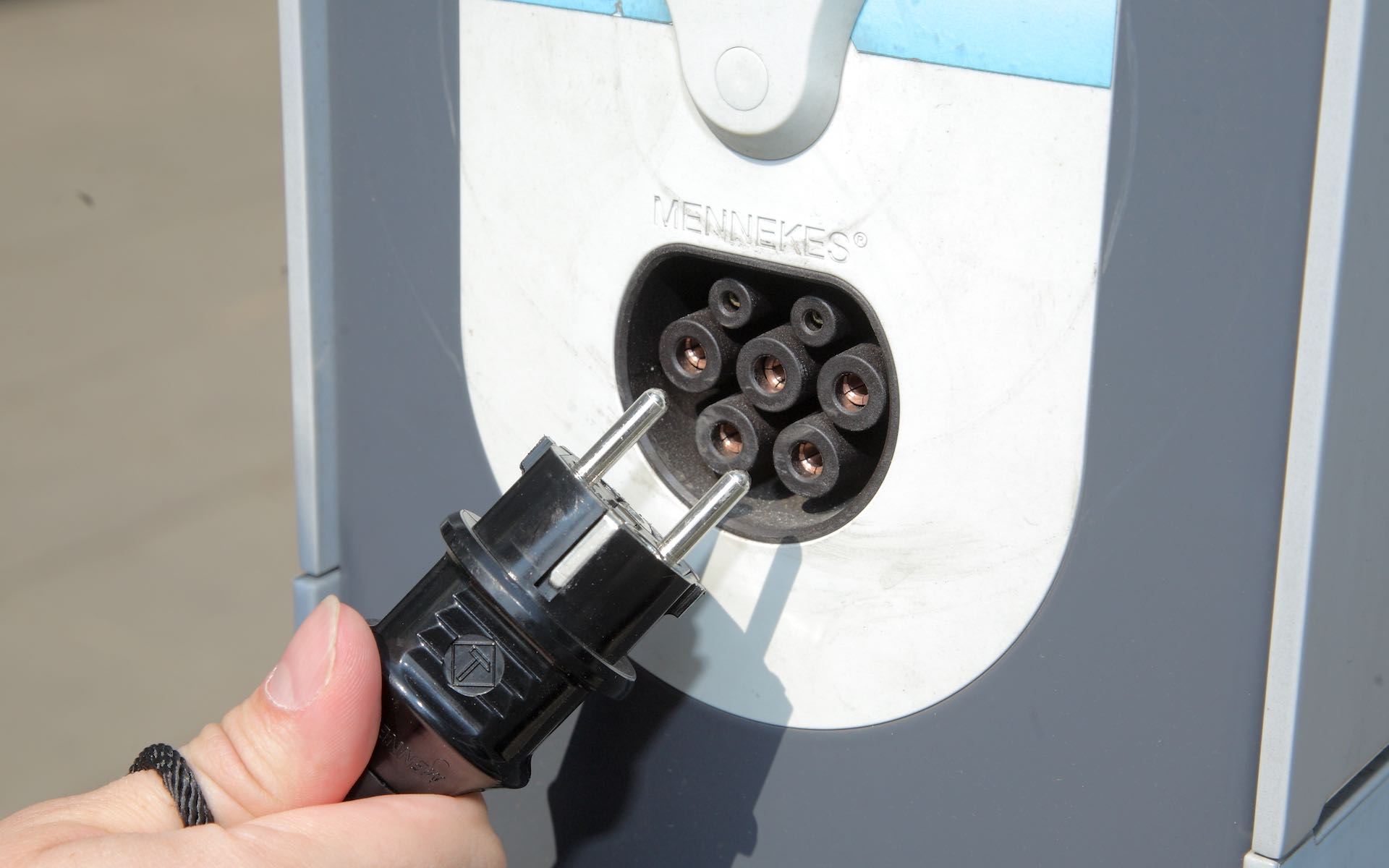 MontaÅ¼ stacji Åadowania samochodÃ³w elektrycznych w garaÅ¼u bÄdzie prosty, dziÄki tej jednej poradzie