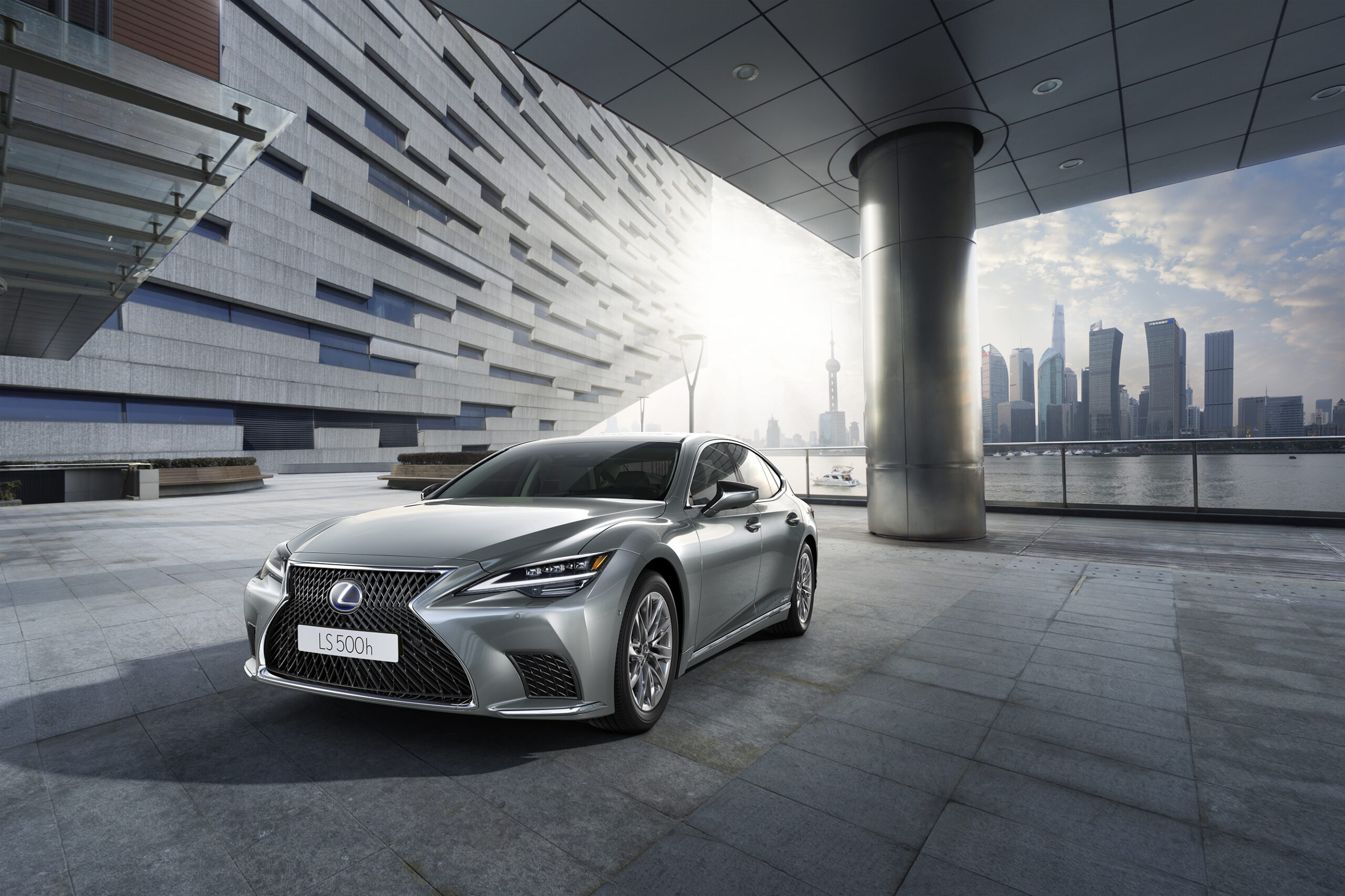 Lexus LS 500h â odÅwieÅ¼ona wersja luksusowego sedana