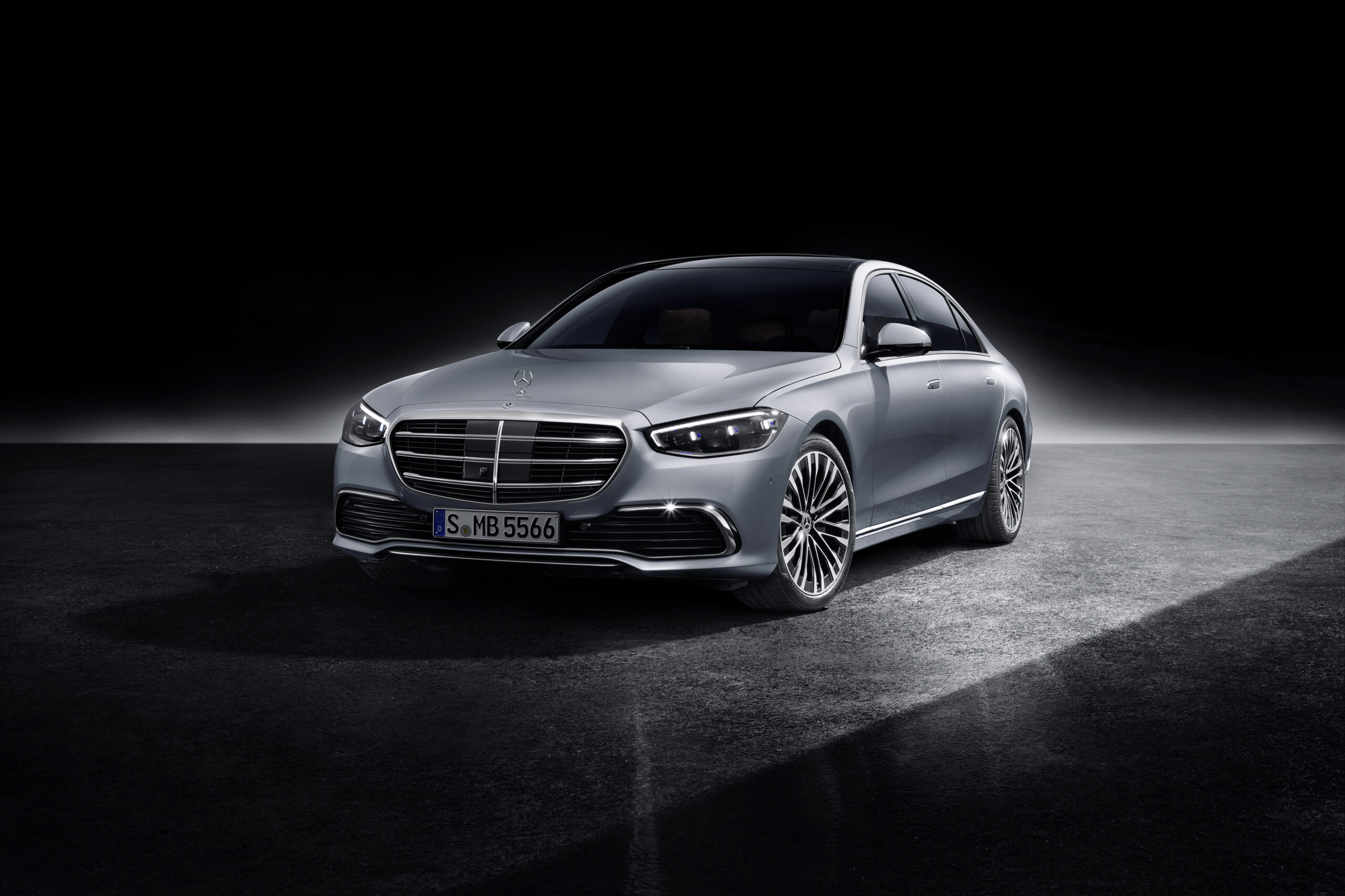 Nowy Mercedes-Benz Klasy S juÅ¼ w sprzedaÅ¼y. Wiemy, ile kosztuje ta luksusowa limuzyna!