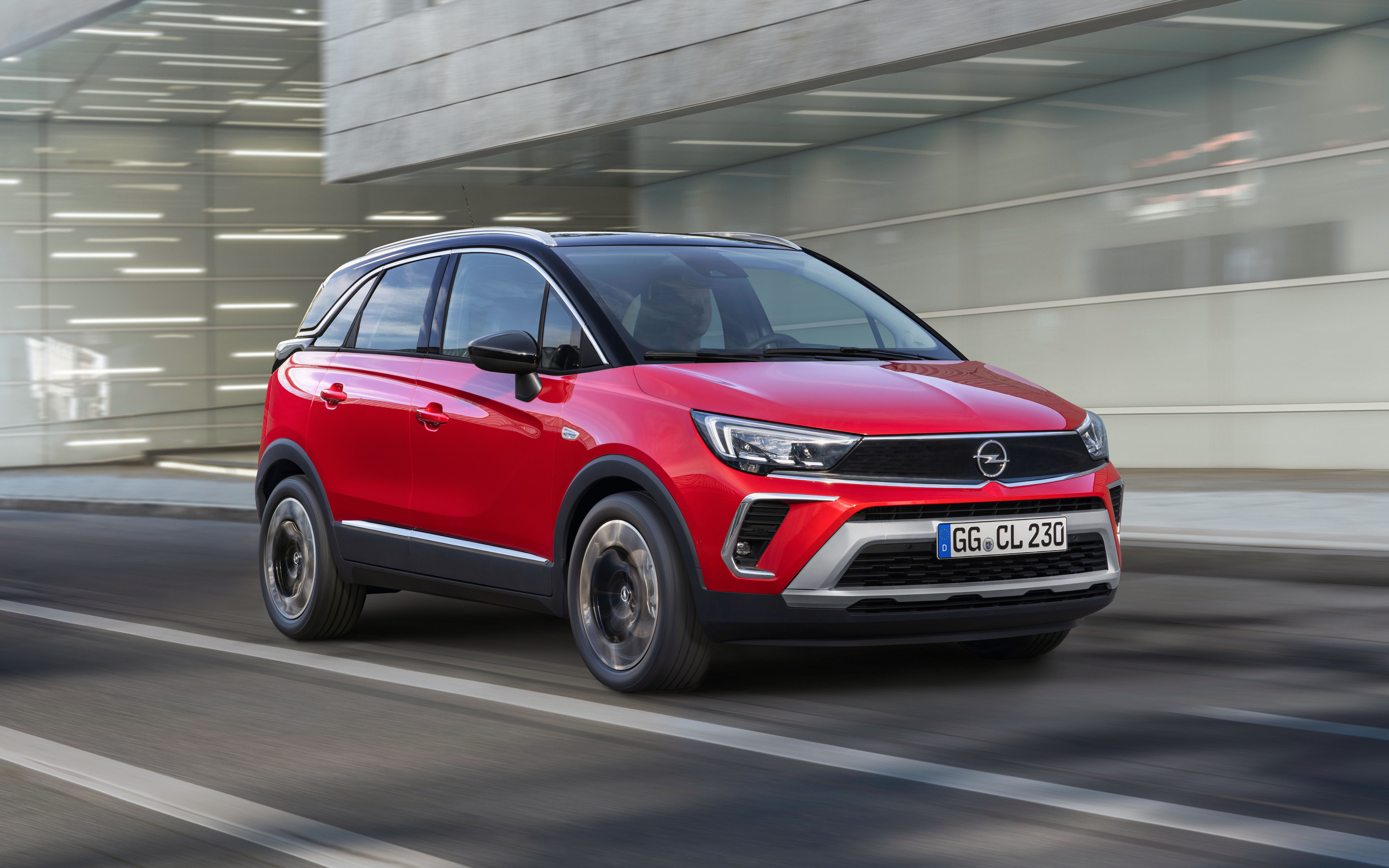 Opel Crossland 2021 - miejski SUV upodabnia siÄ do Opla Mokki. Zobaczcie zdjÄcia!