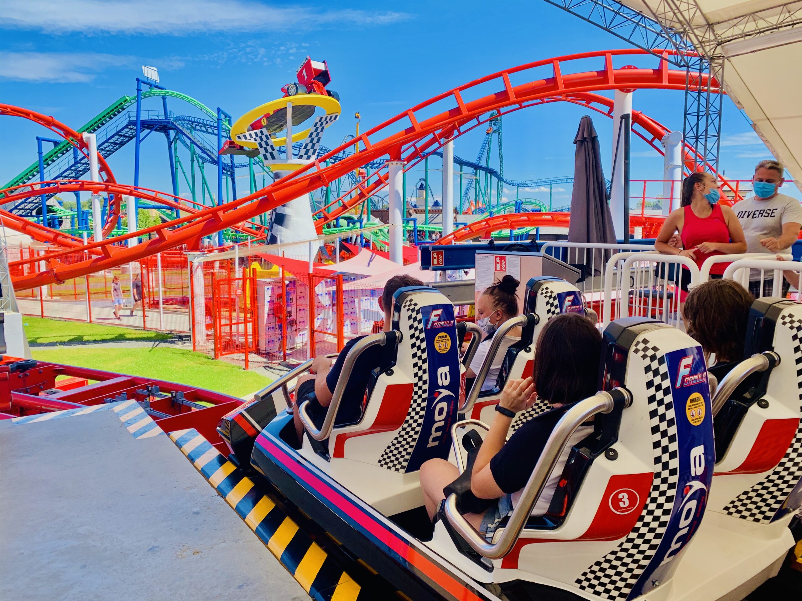 Nowa strefa rozrywki w Energylandii - autodrom i szybki rollercoaster dla miÅoÅnikÃ³w wraÅ¼eÅ!