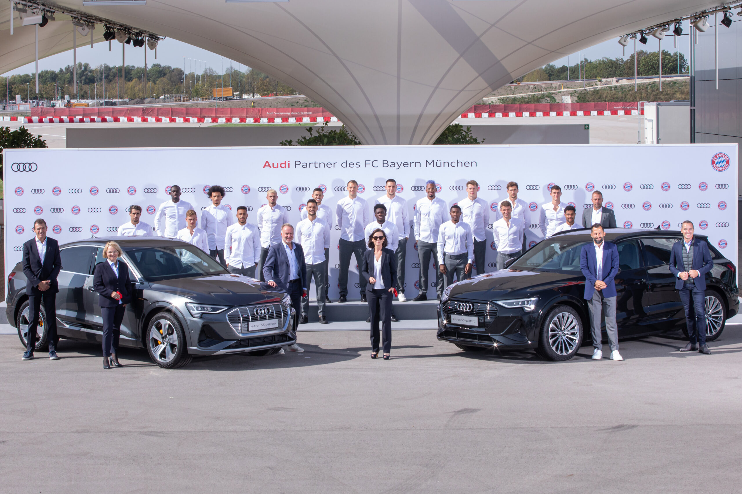 ZwyciÄzcy Ligi MistrzÃ³w od teraz bÄdÄ jeÅºdziÄ nowymi egzemplarzami Audi e-tron