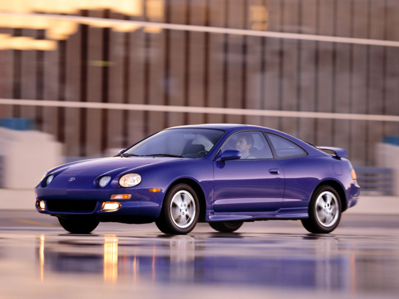 Toyota Celica VI to samochÃ³d dla entuzjastÃ³w.