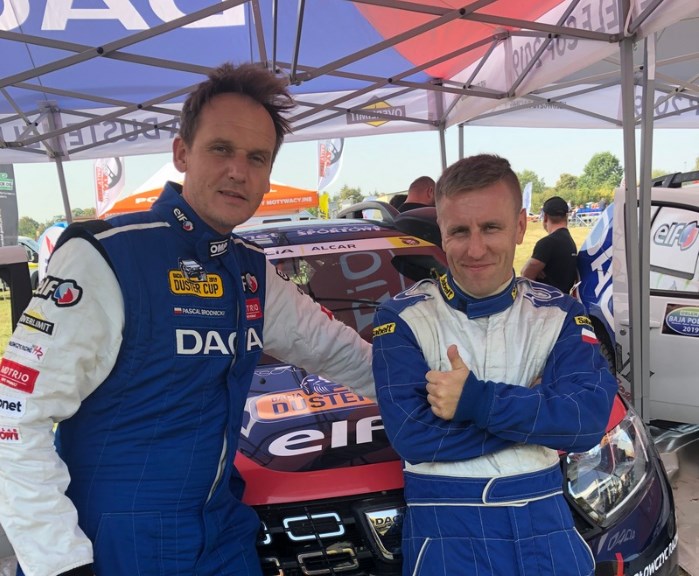 Pascal Brodnicki nie tylko zaraÅ¼a pasjÄ do gotowania, ale i do motorsportu