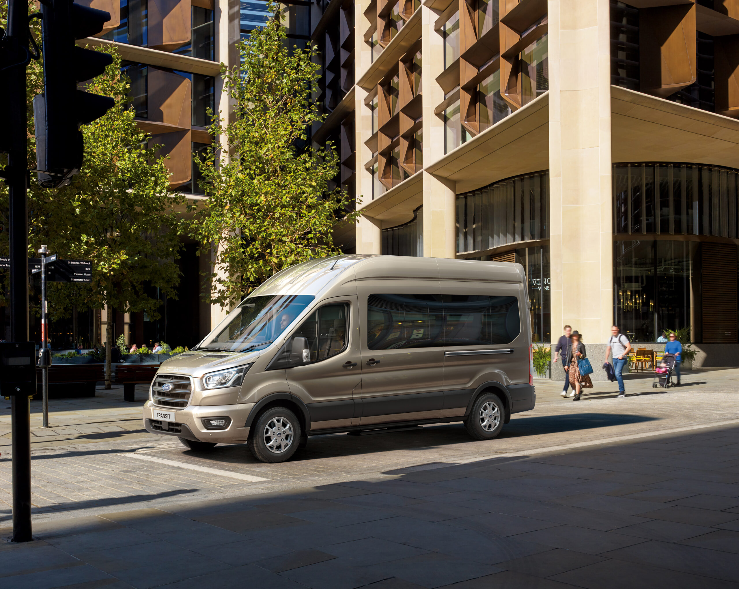 Ford Transit bÄdzie dostÄpny z 10-stopniowÄ automatycznÄ skrzyniÄ biegÃ³w. WÅaÅnie rusza produkcja