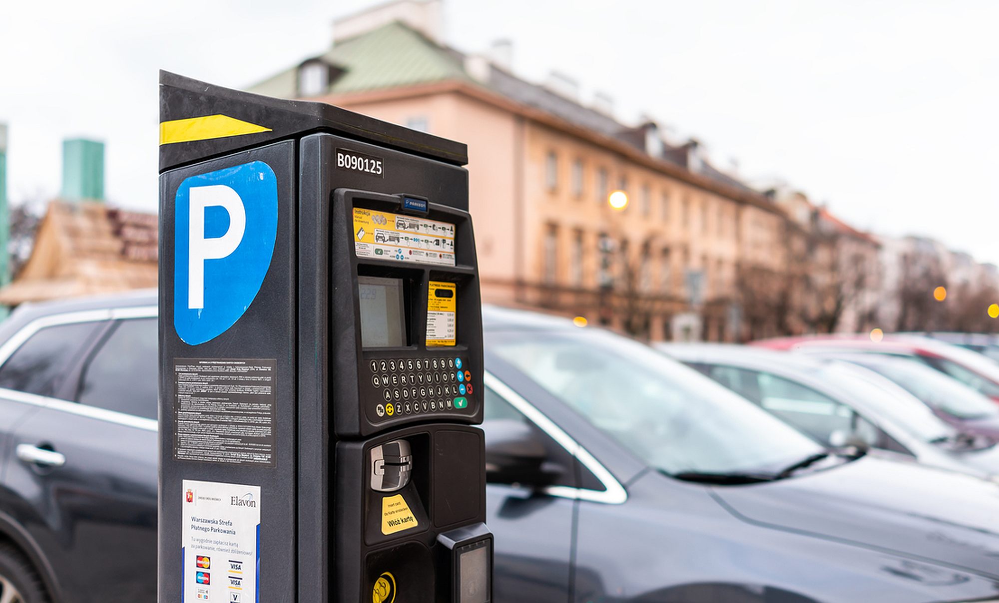 Droższe parkowanie od nowego roku stało się faktem. Ile zapłacimy w Warszawie?