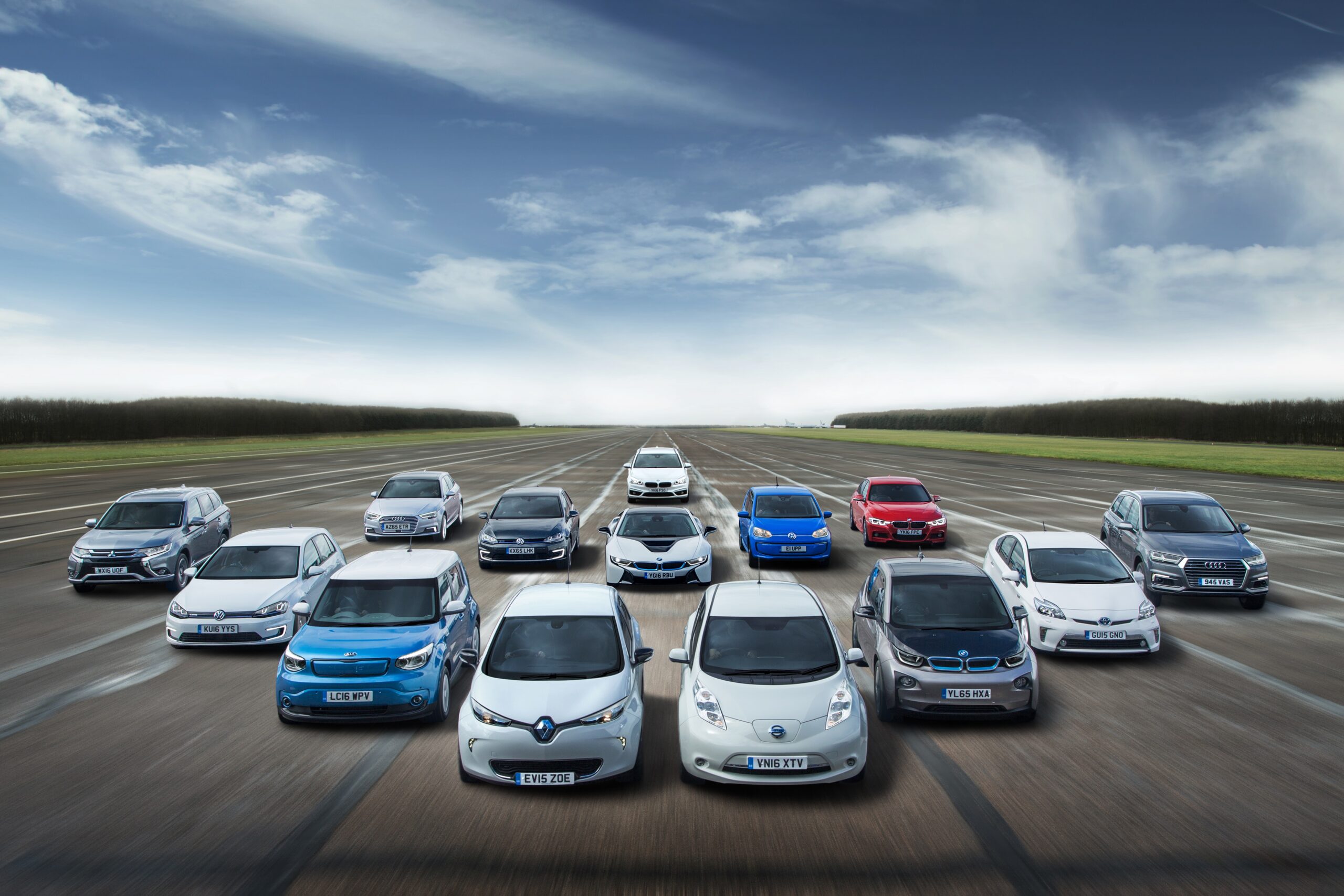 Elektryczny samochÃ³d miejski kontra SUV - ktÃ³ry byÅcie wybrali?