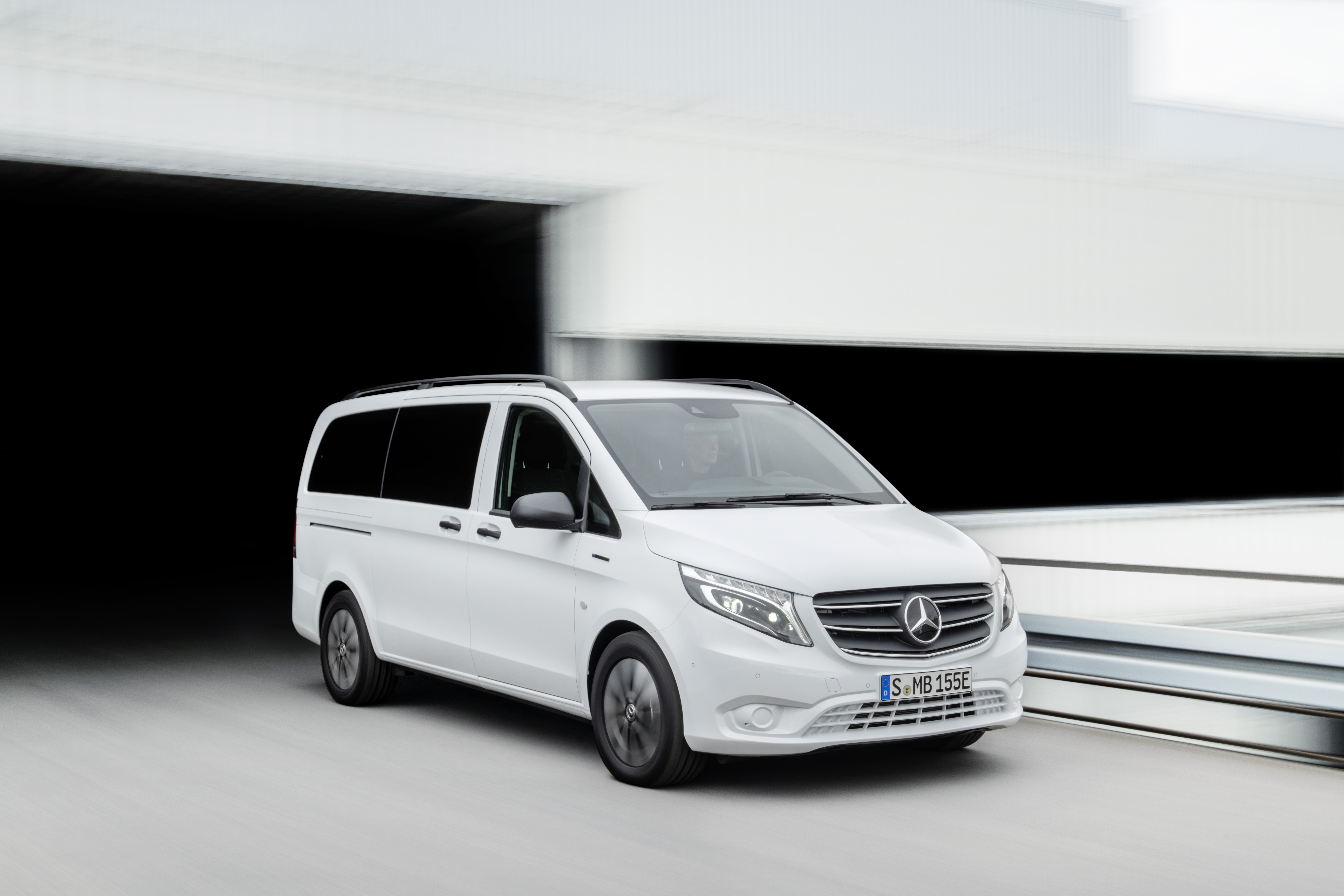 Nowy eVito Tourer juÅ¼ w sprzedaÅ¼y w Polsce - elektryczny shuttle bus. Znamy cenÄ!