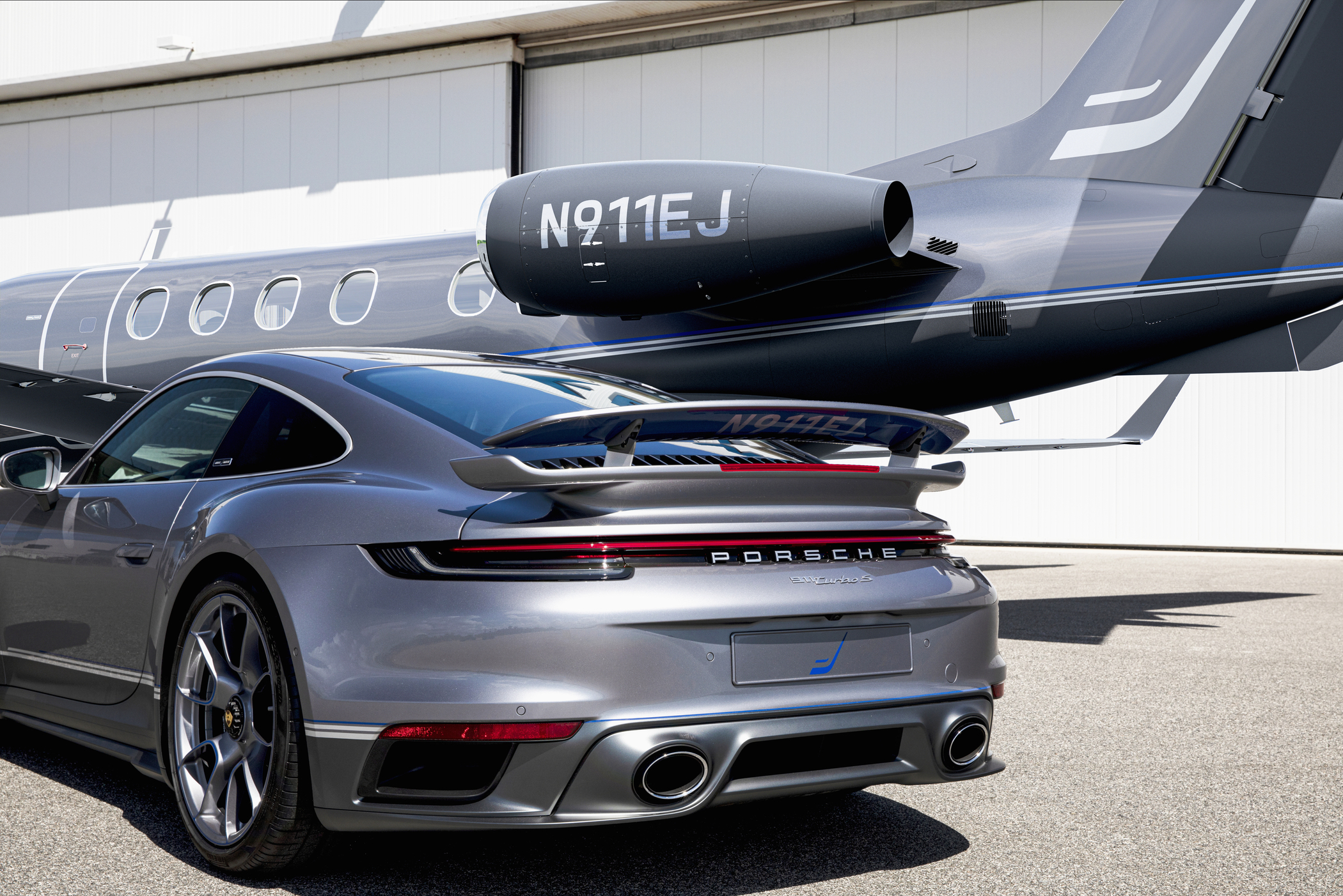 Porsche 911 Turbo S i odrzutowiec Embraer - co mają ze sobą wspólnego?