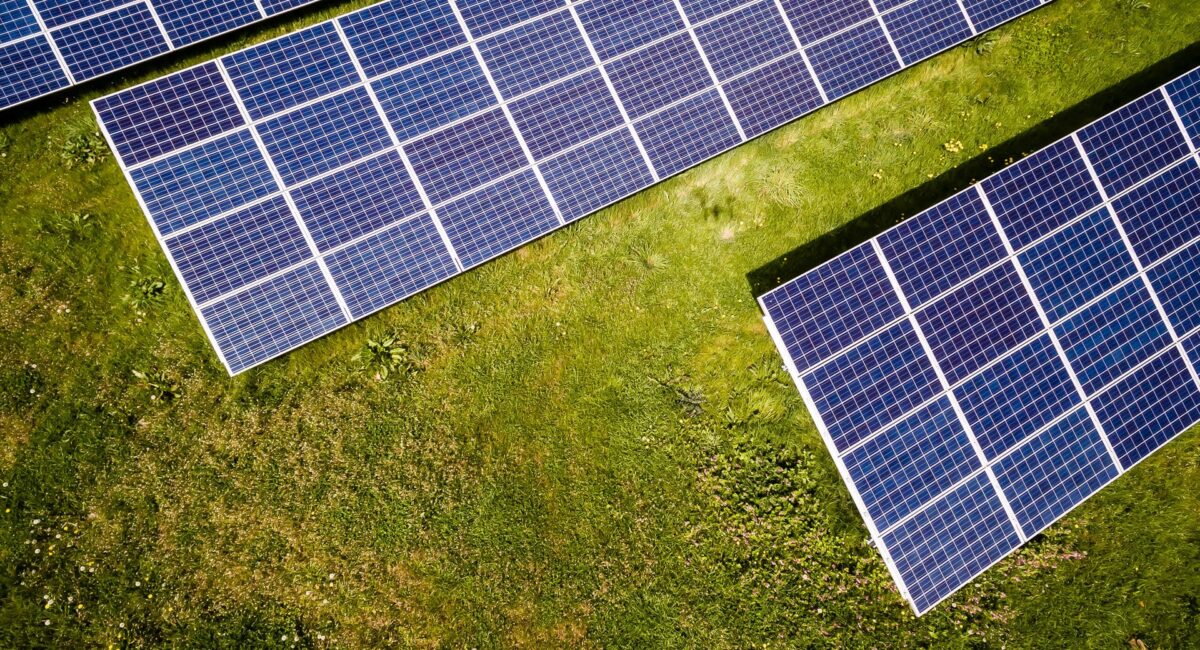 Co druga osoba posiadajÄca panele sÅoneczne rozwaÅ¼a zakup auta elektrycznego