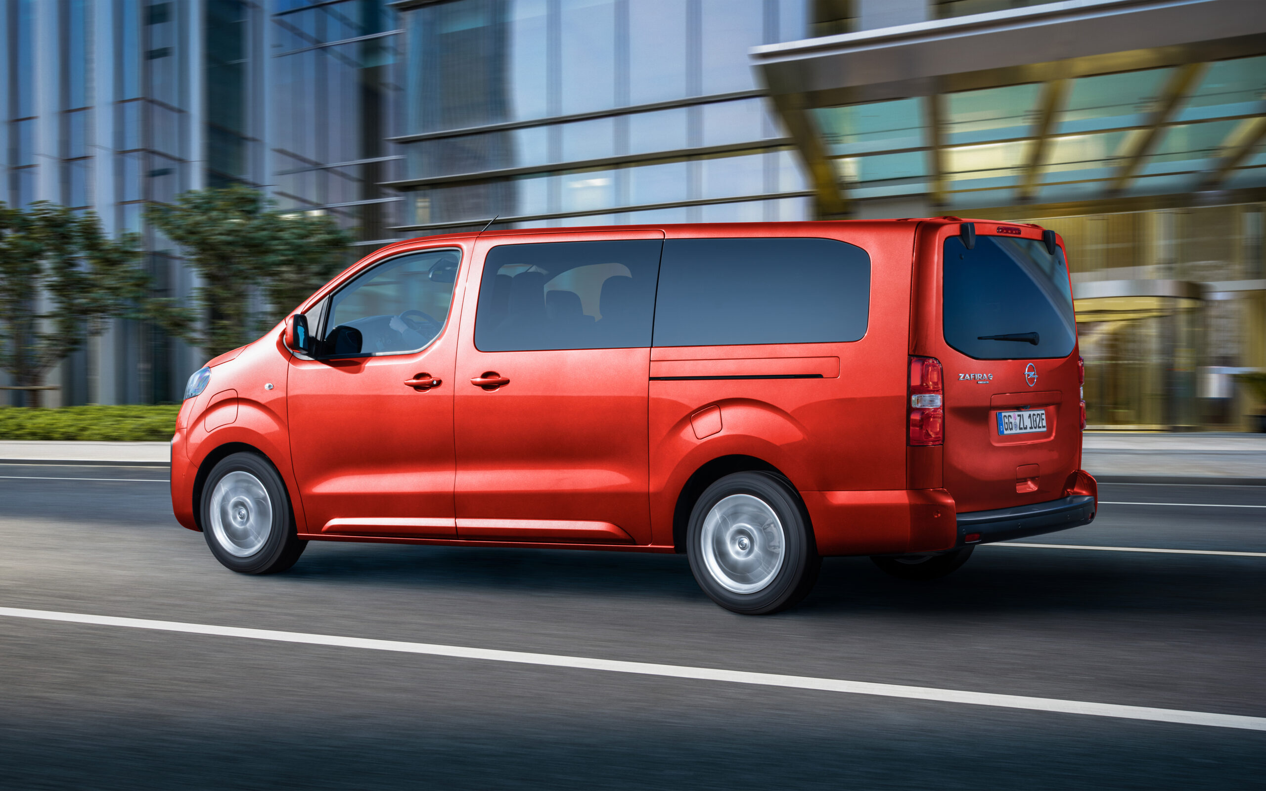 Opel Zafira-e Life juÅ¼ w Polsce. Wiemy, ile kosztuje 