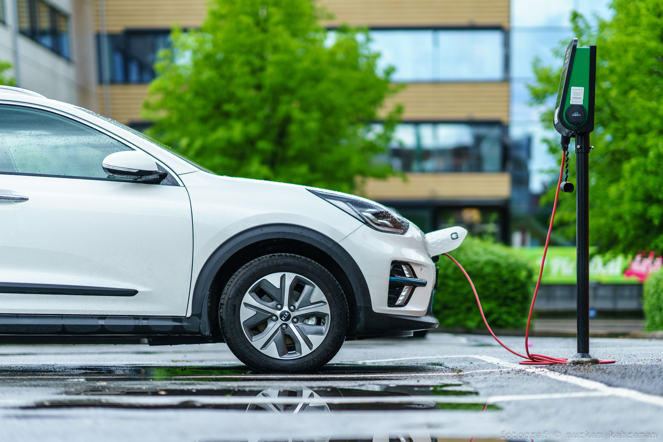 Akumulatory litowo-jonowe zdominujÄ niebawem rynek EV/PHEV, ale ich transport jest wciÄÅ¼ drogi i niebezpieczny