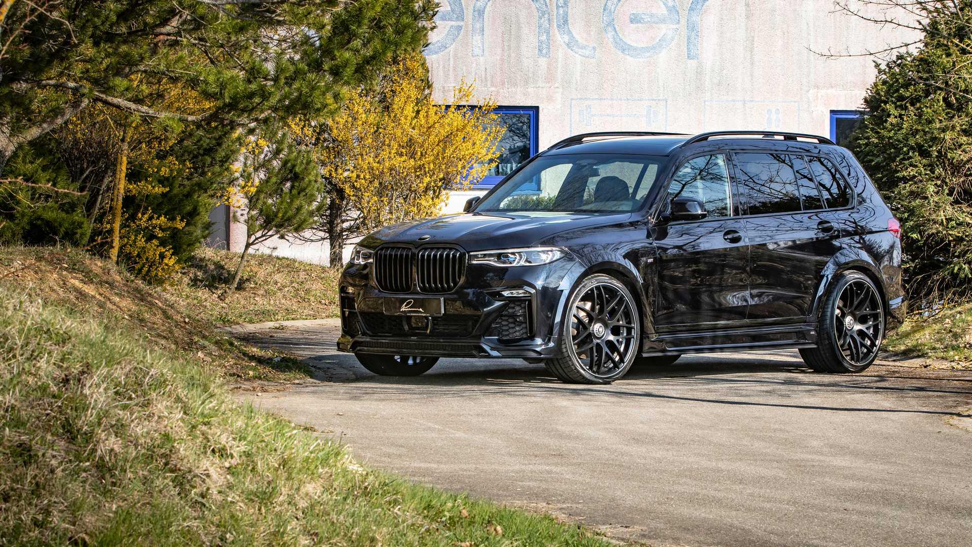 BMW CLR X7 - drapieÅ¼ny tuning od Lumma Design.