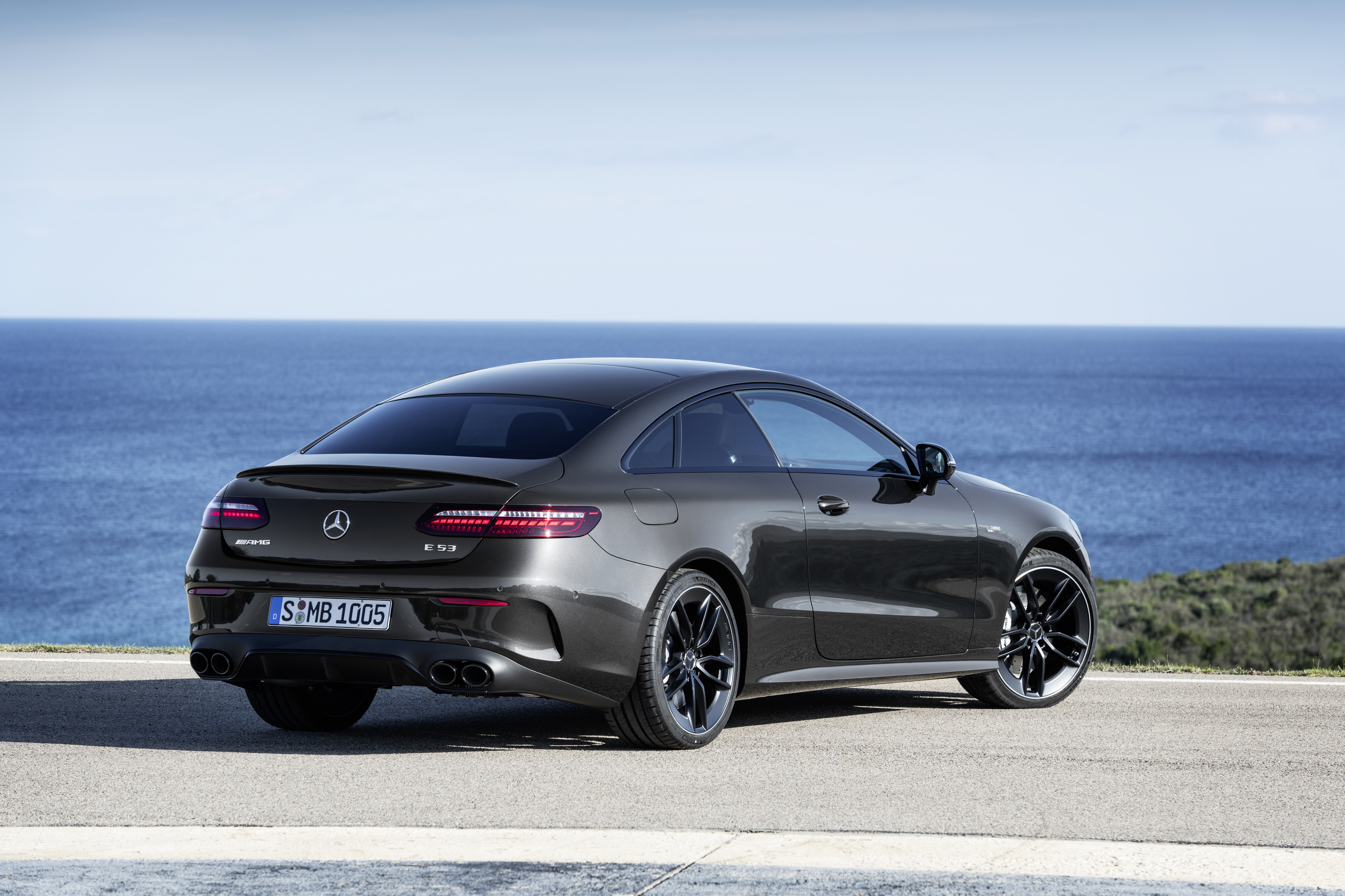 Mercedes-Benz Klasy E po liftingu. Tym razem w wersji coupÃ© oraz kabriolet