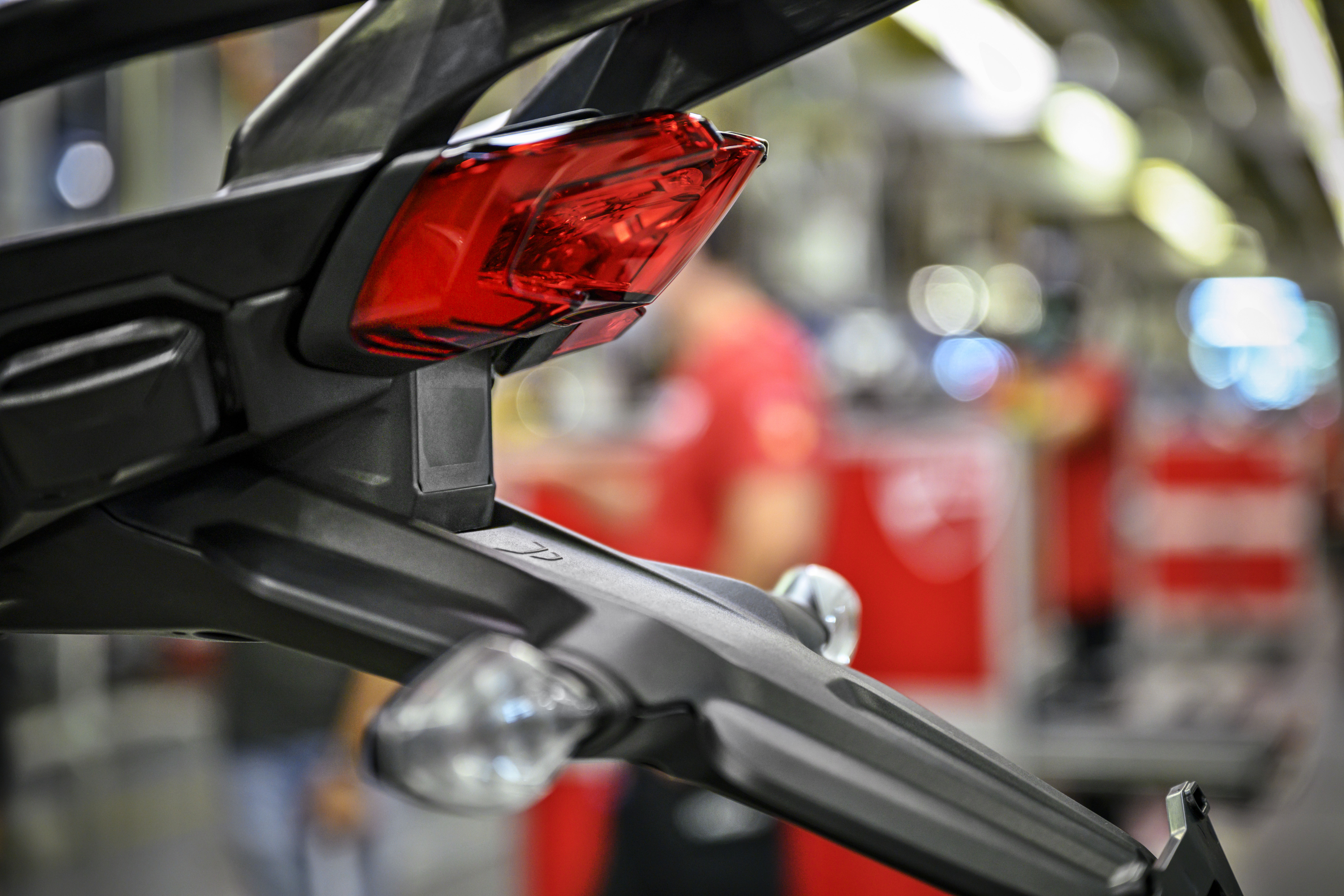 Ducati Multistrada V4 â pierwszy motocykl na Åwiecie wyposaÅ¼ony w radary