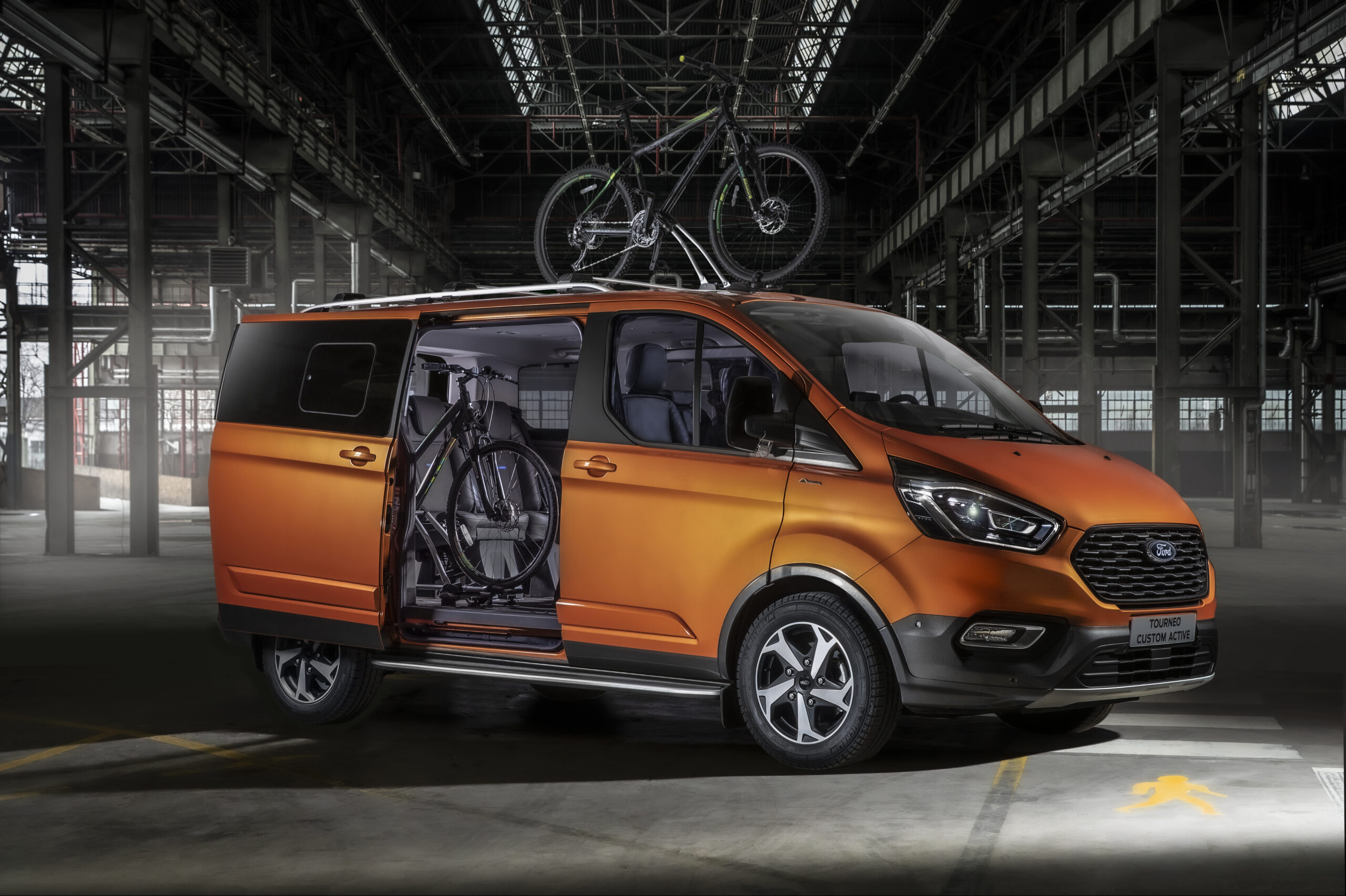 Ford tourneo custom 2024. Ford Tourneo Custom 2021. Ford Custom 2021. Форд Торнео кастом 2021. Форд Турнео кастом 2022.