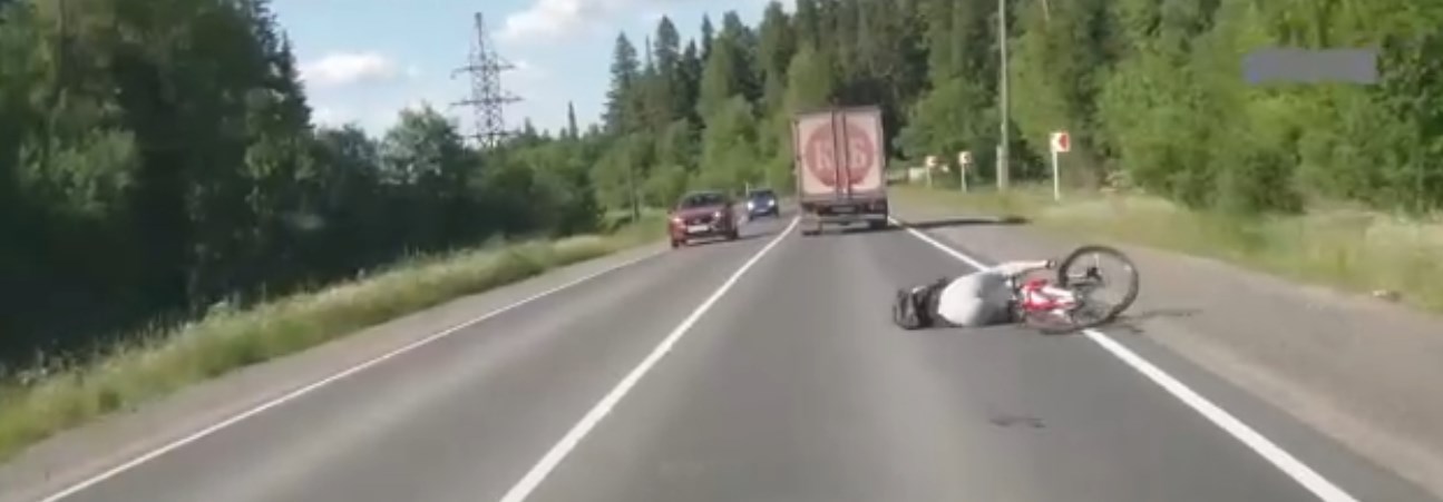 Ta kobieta miaÅa niesamowite szczÄÅcie. UniknÄÅa Åmierci, dziÄki koncentracji kierowcÃ³w na drodze?