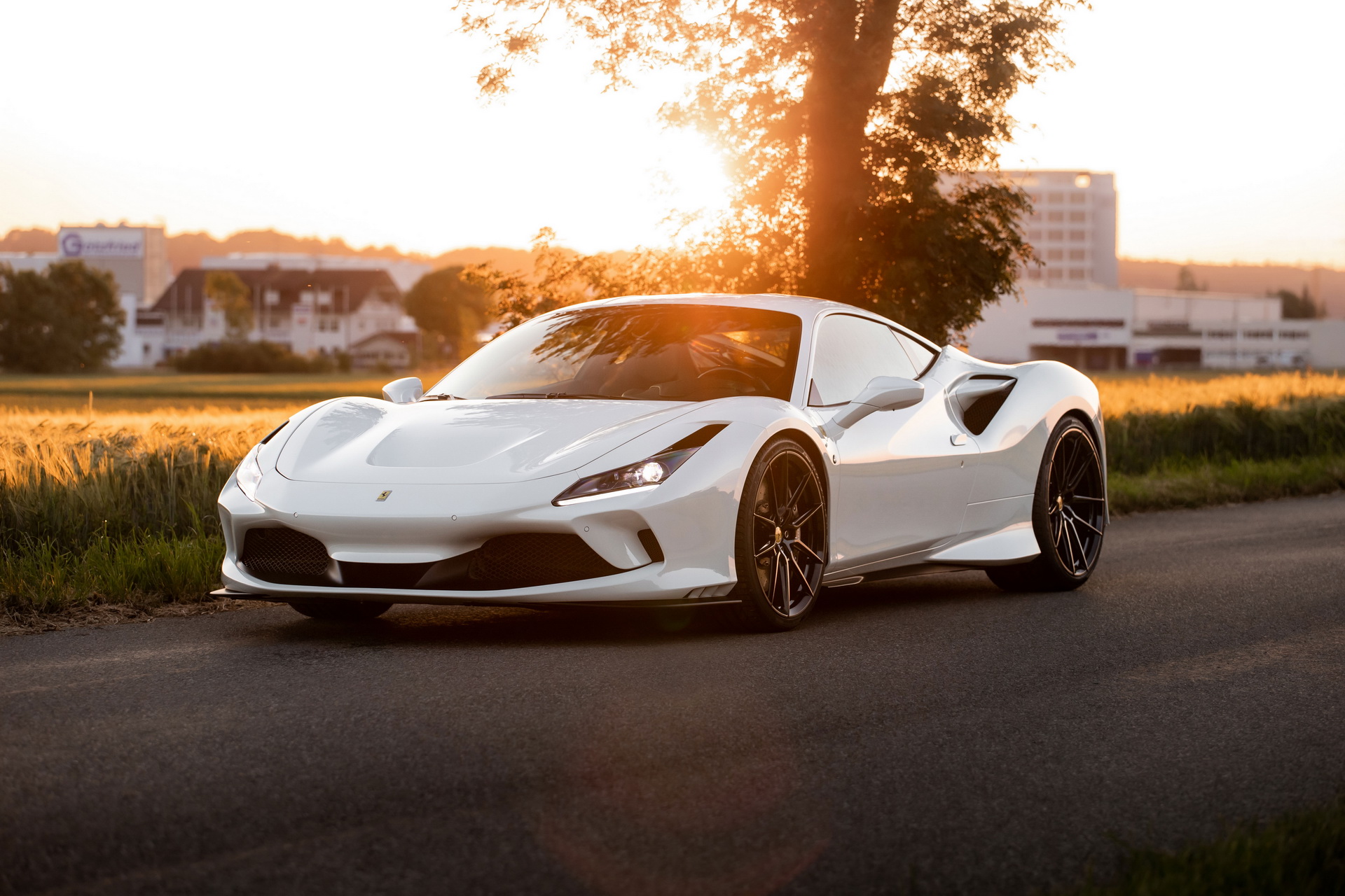 Ferrari F8 Tributo po kuracji wzmacniajÄcej w warsztacie Novitec
