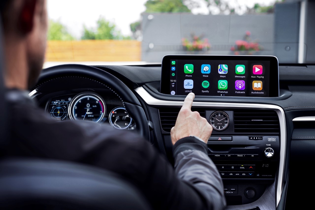 Top 5 aplikacji mobilnych, które pozwolą Ci wykorzystać potencjał Apple CarPlay i Android Auto