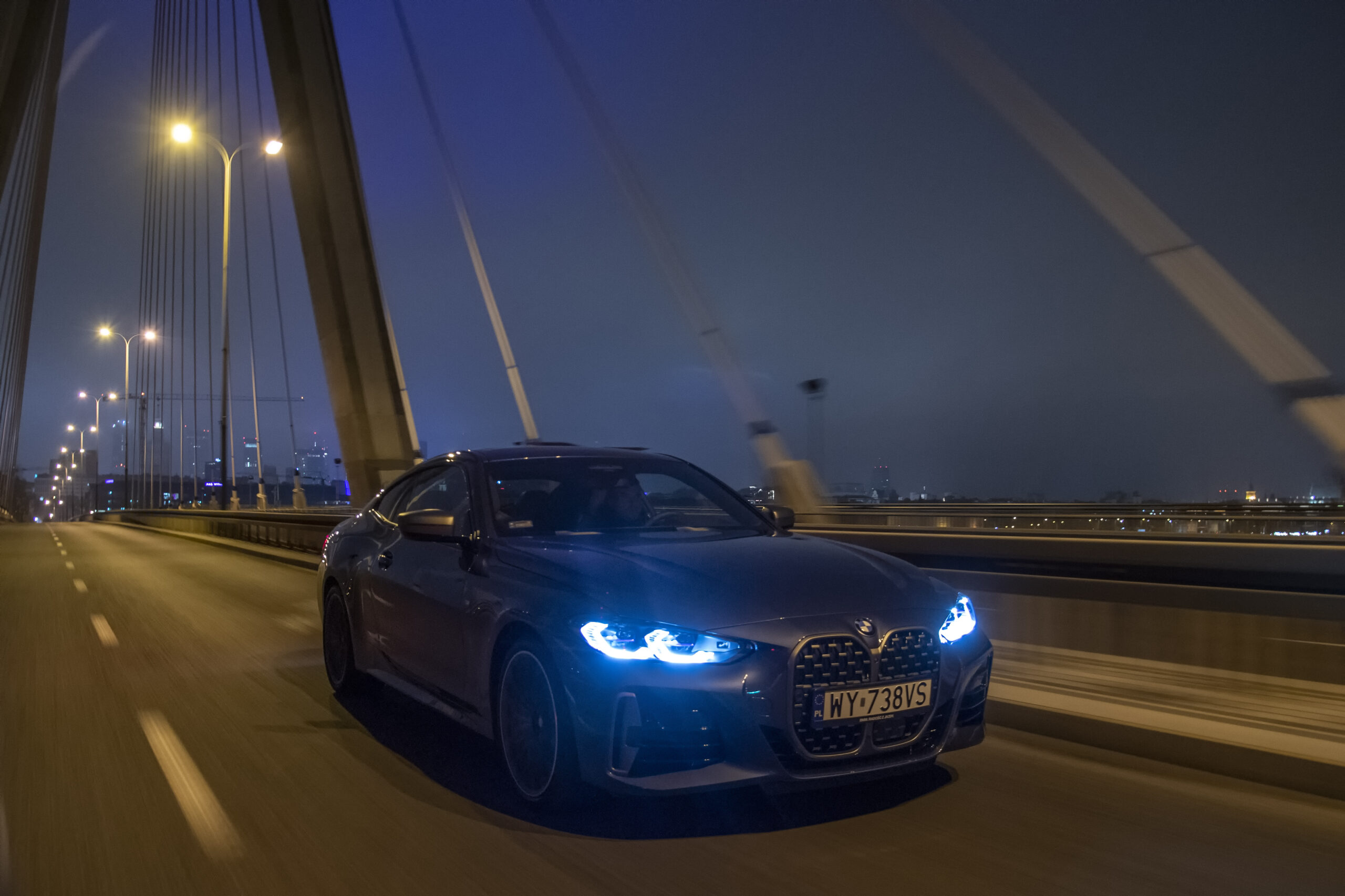 BMW serii 4 Coupe na ulicach Warszawy nocÄ - zobaczcie ten niesamowity film!