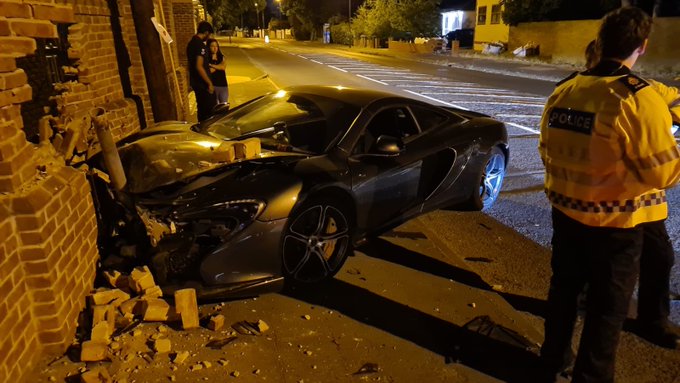 WjechaÅ McLarenem w ÅcianÄ przy prÄdkoÅci...64 km/h. Sytuacja zdziwiÅa nawet funkcjonariuszy