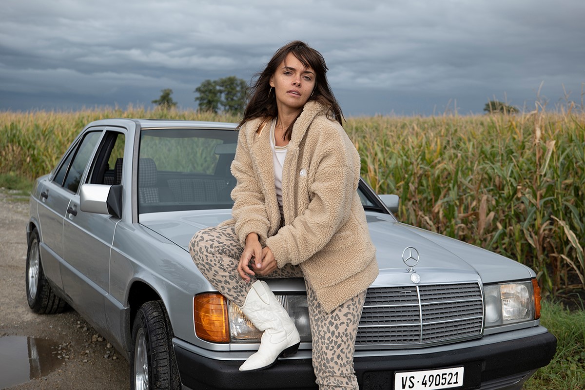 Elisa Minetti tworzy streetwearowe stylizacje i jeÅºdzi Baby Benz'em