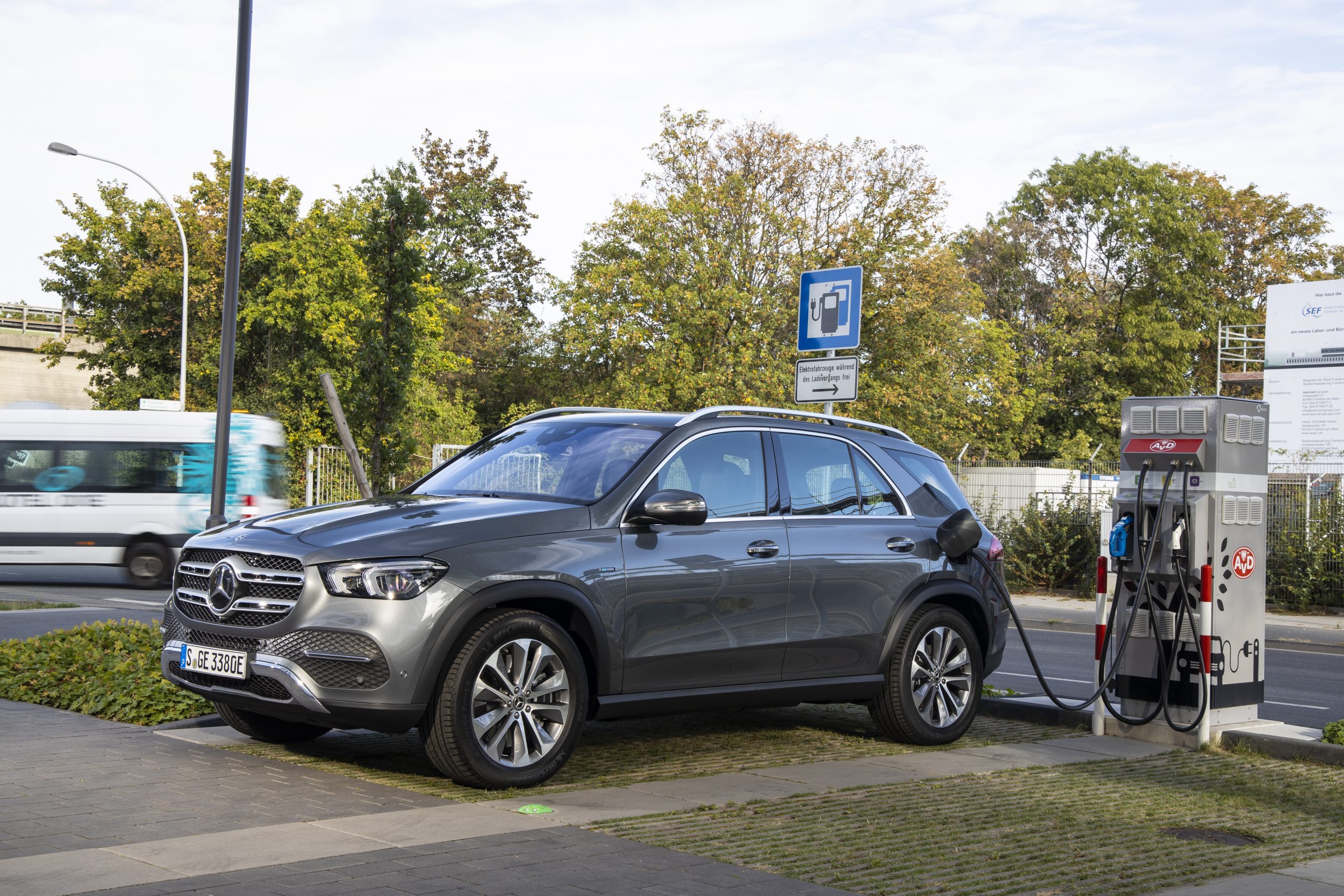 Mercedes wprowadzi 20 hybrydowych modeli EQ Power jeszcze w tym roku
