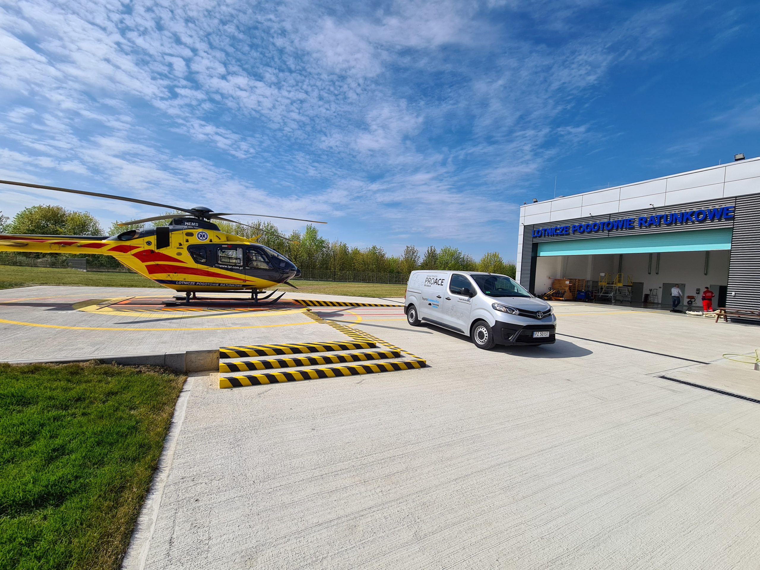 Toyota dostarczy sprzÄt do dezynfekcji ratownikÃ³w
