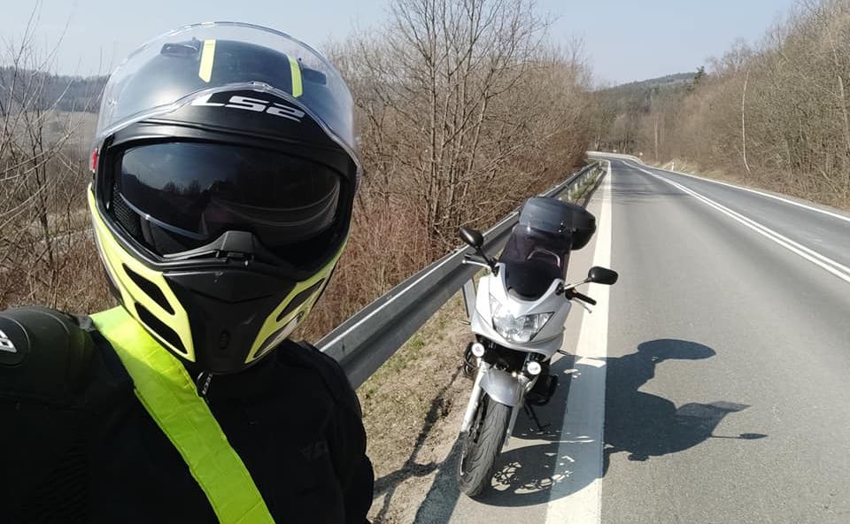 Infografika: Koronawirus: MotocykliÅci pomagajÄ w transporcie i szyciu maseczek
