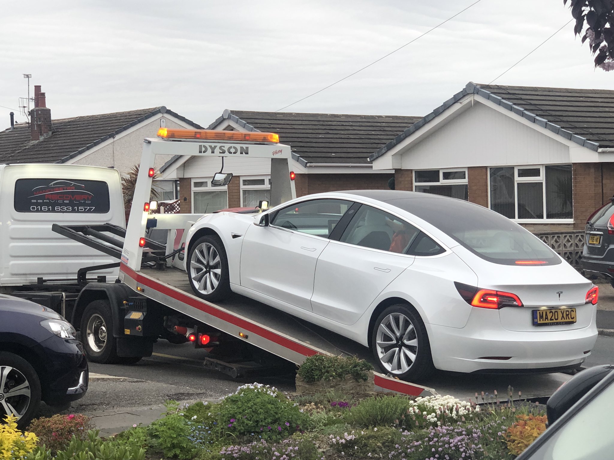 Tesla 3 zafundowaÅa kierowcy nie lada niespodziankÄ...