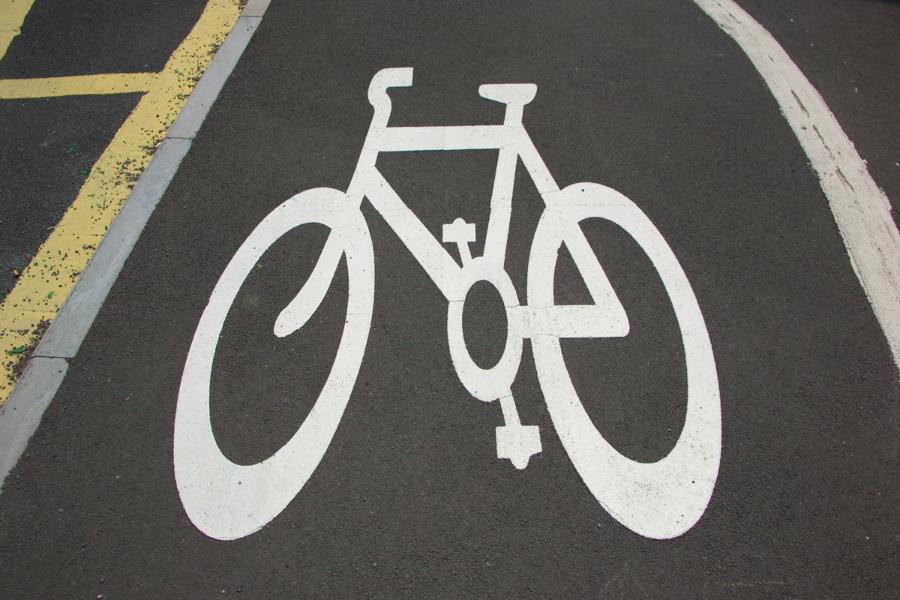 Dlaczego „kolarze” nie jeżdżą po drogach dla rowerów