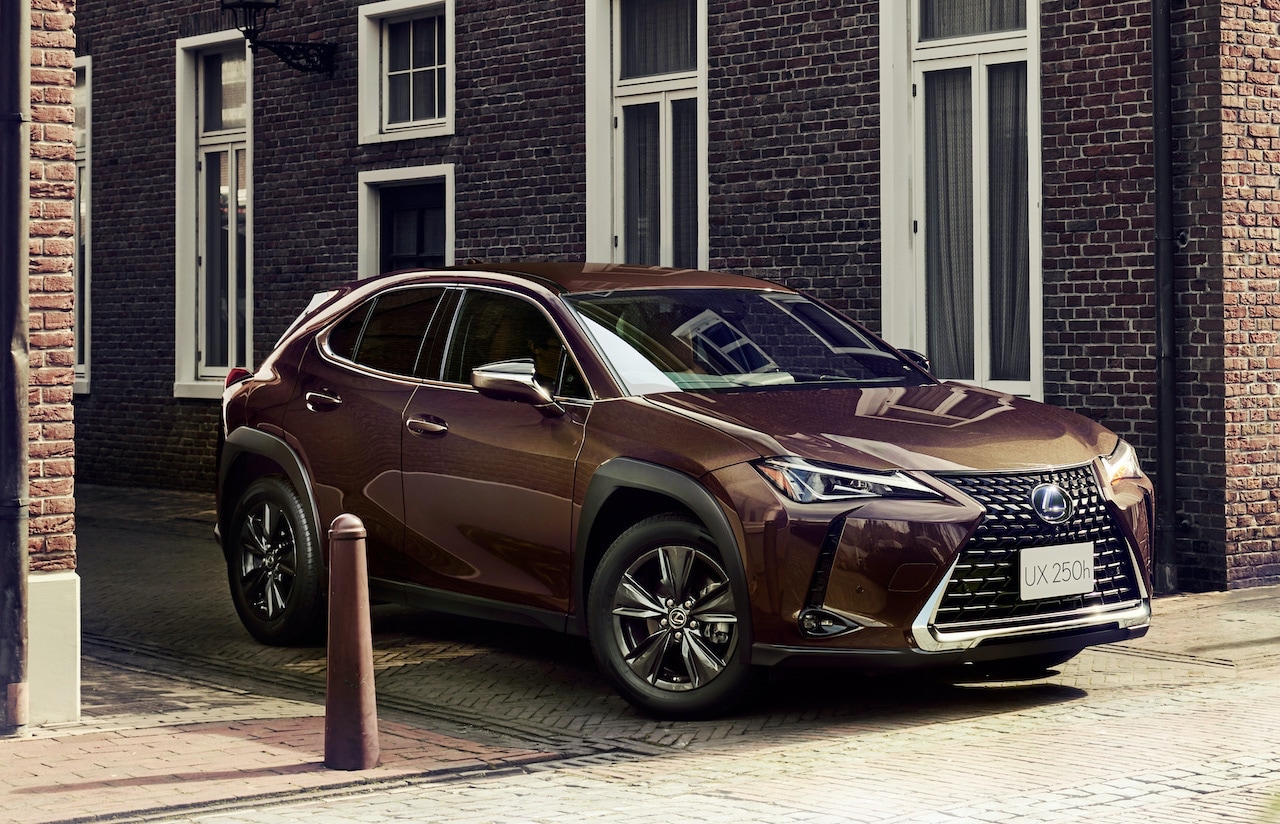 Lexus prezentuje brÄzowÄ odmianÄ modelu UX