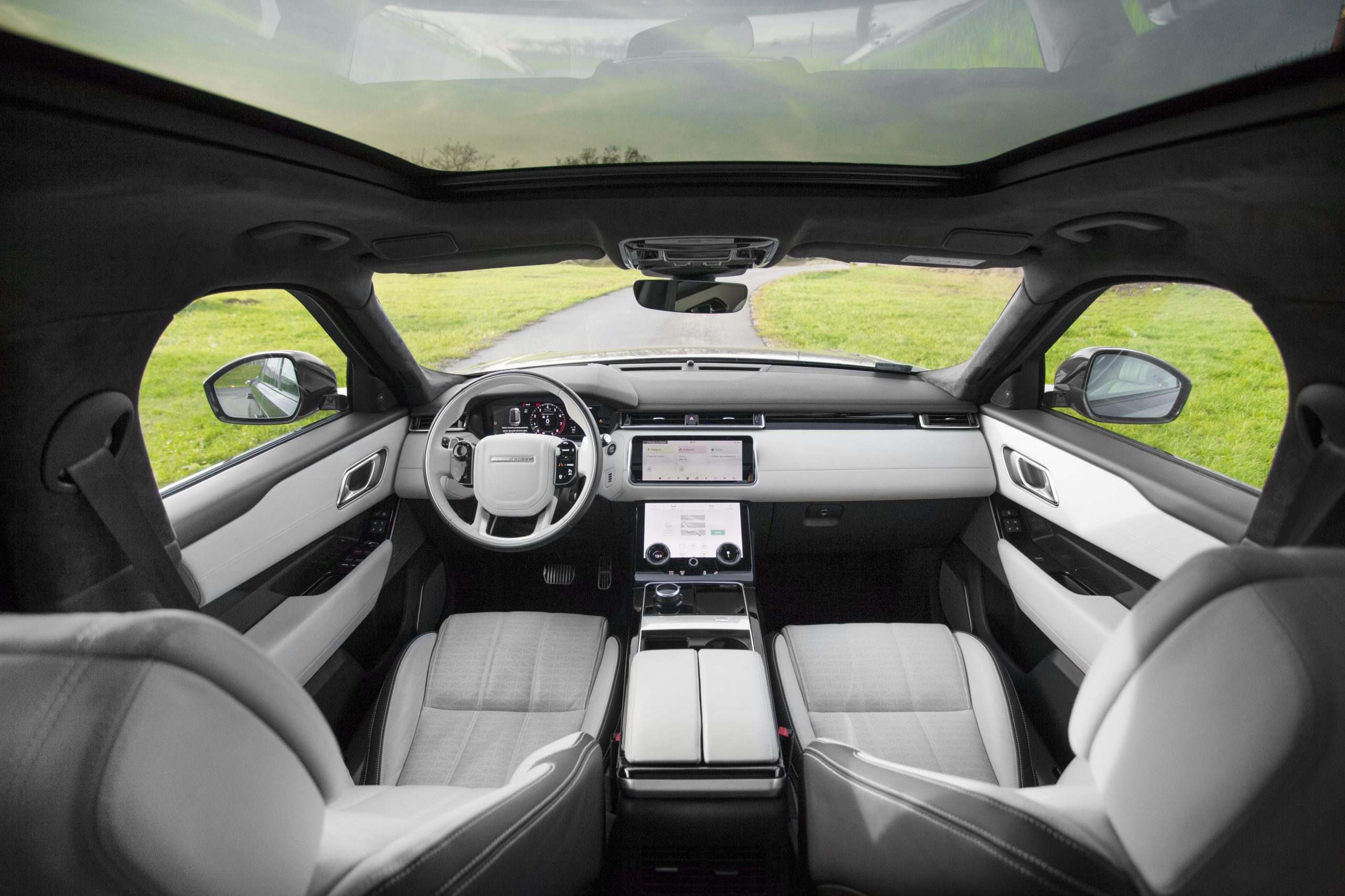Test Range Rover Velar podróż w klasie lux Motocaina.pl
