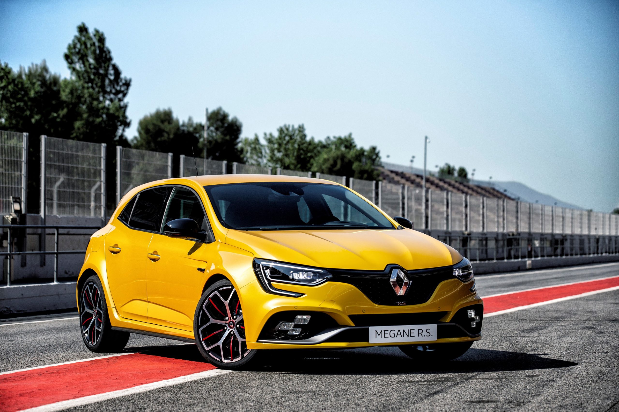 Renault Megane R.S. Trophy podane na ostro Motocaina.pl